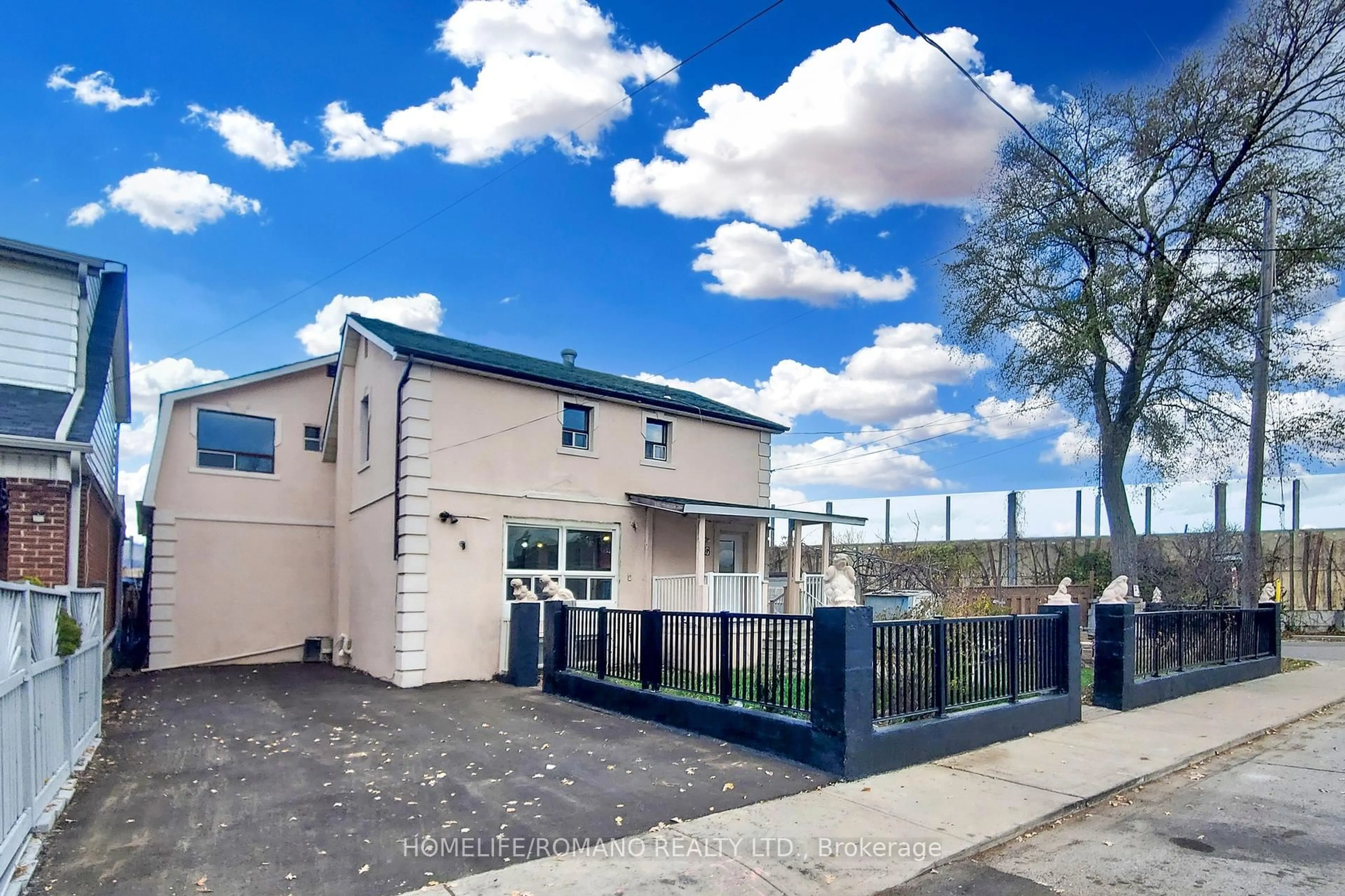 A pic from outside/outdoor area/front of a property/back of a property/a pic from drone, unknown for 66 Mahoney Ave, Toronto Ontario M6M 2H4