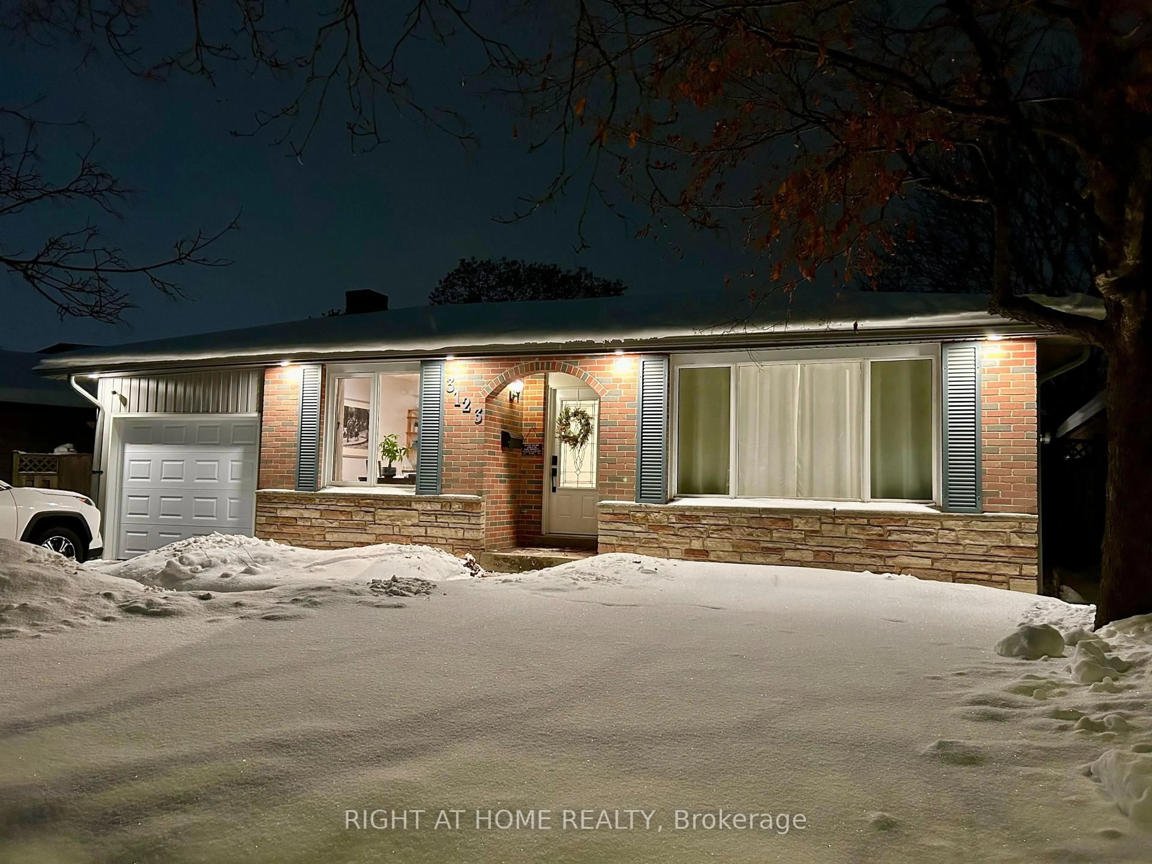 Home with brick exterior material, street for 3123 Centennial Dr, Burlington Ontario L7M 1B8