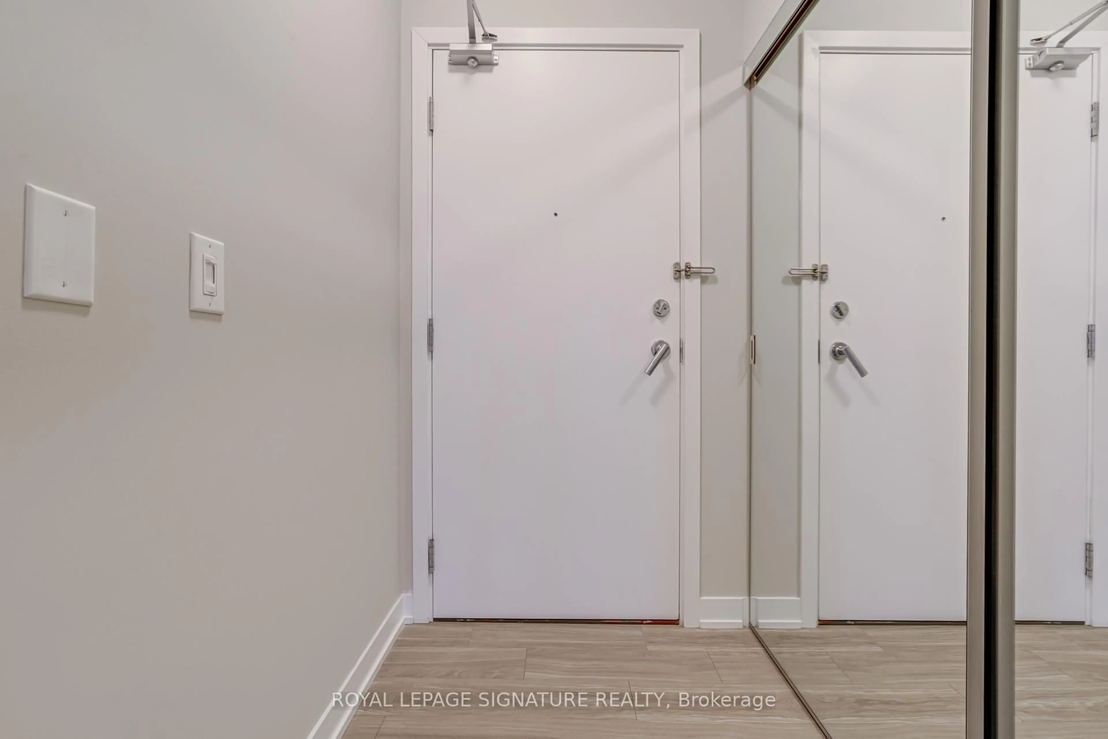 Indoor entryway for 1830 Bloor St #836, Toronto Ontario M6P 0A2