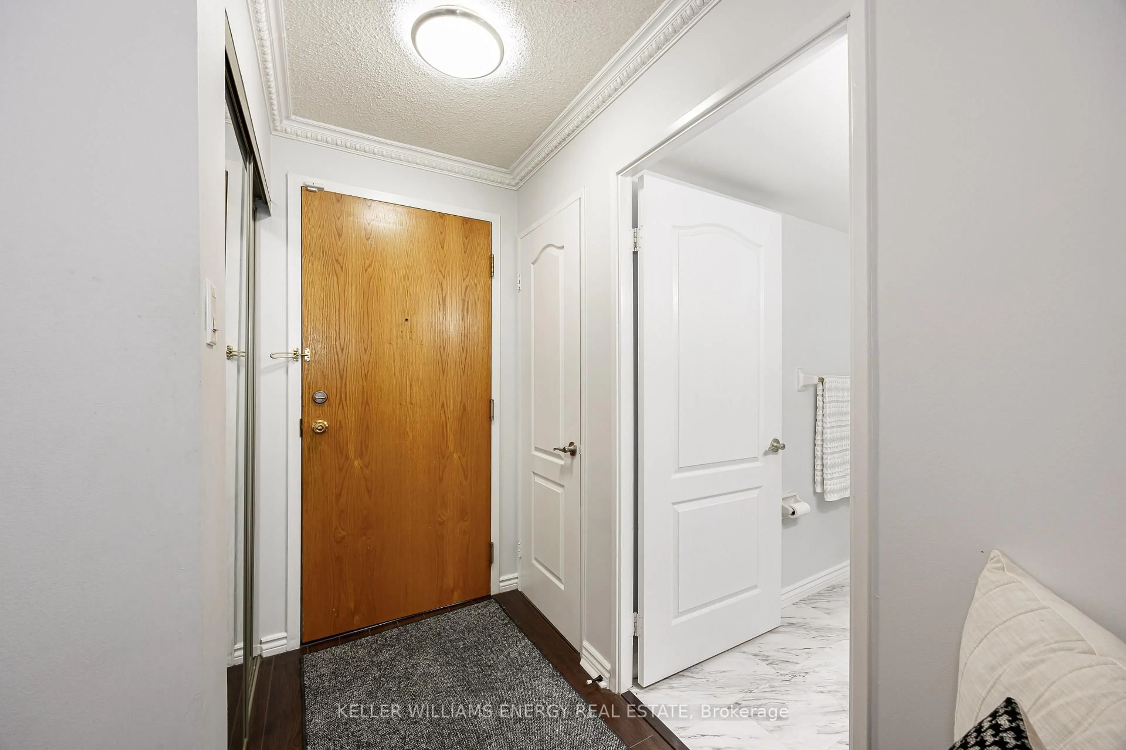 Indoor entryway for 41 Markbrook Lane #1606, Toronto Ontario M9V 5E6