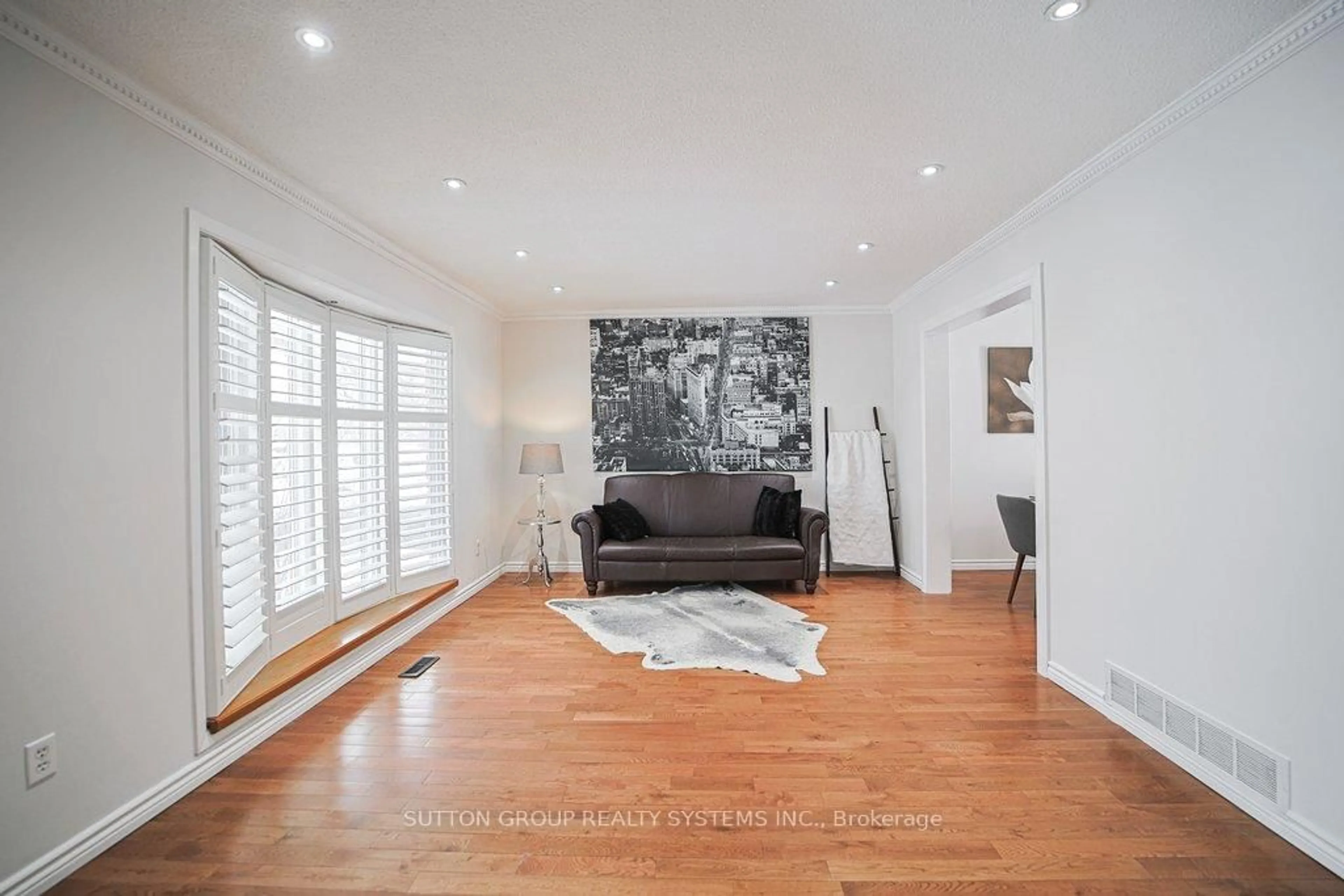 Living room with furniture, wood/laminate floor for 69 Ellwood Dr, Caledon Ontario L7E 2A6