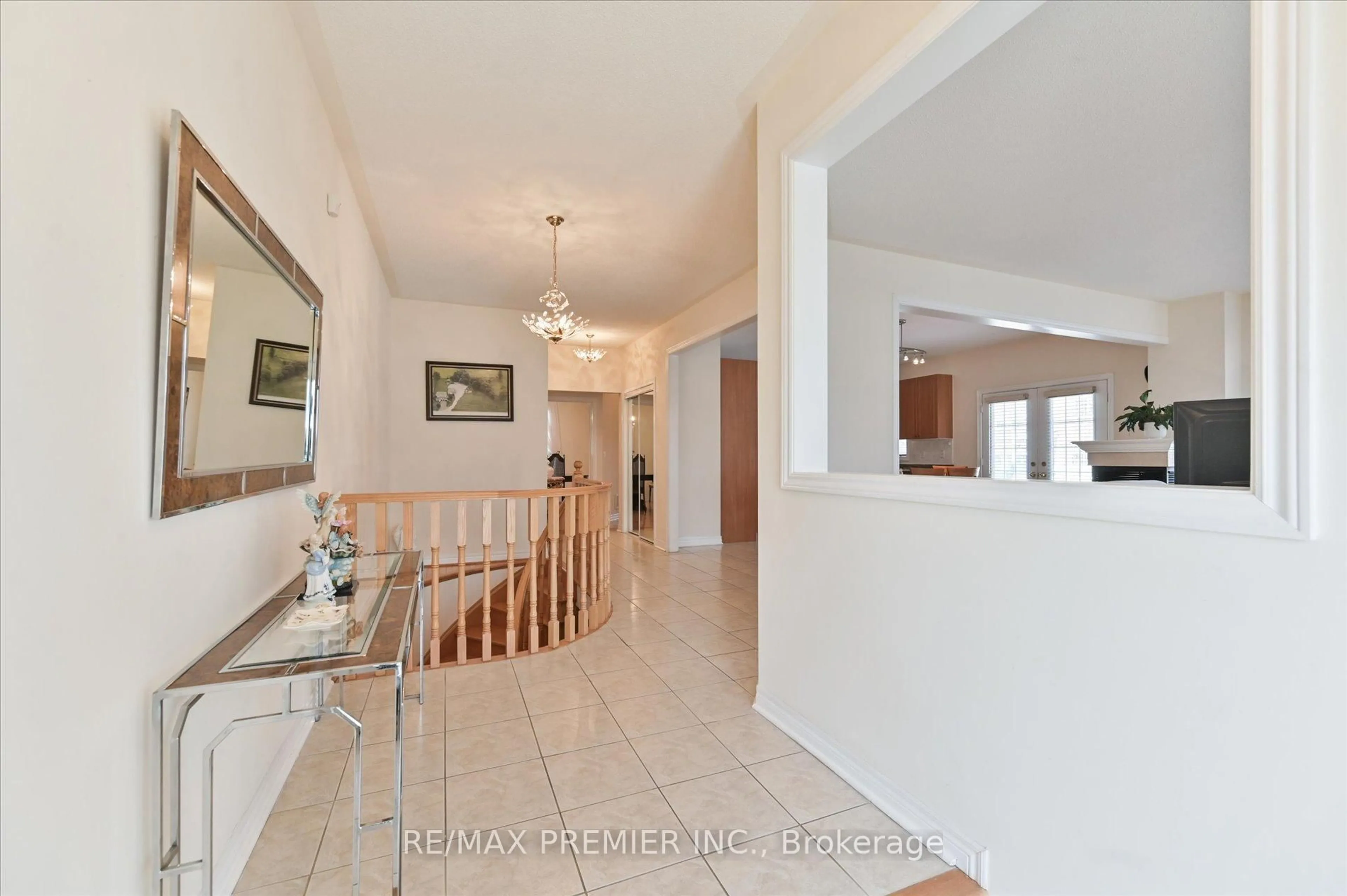 Indoor foyer for 10 Leparc Rd, Brampton Ontario L6P 1X9