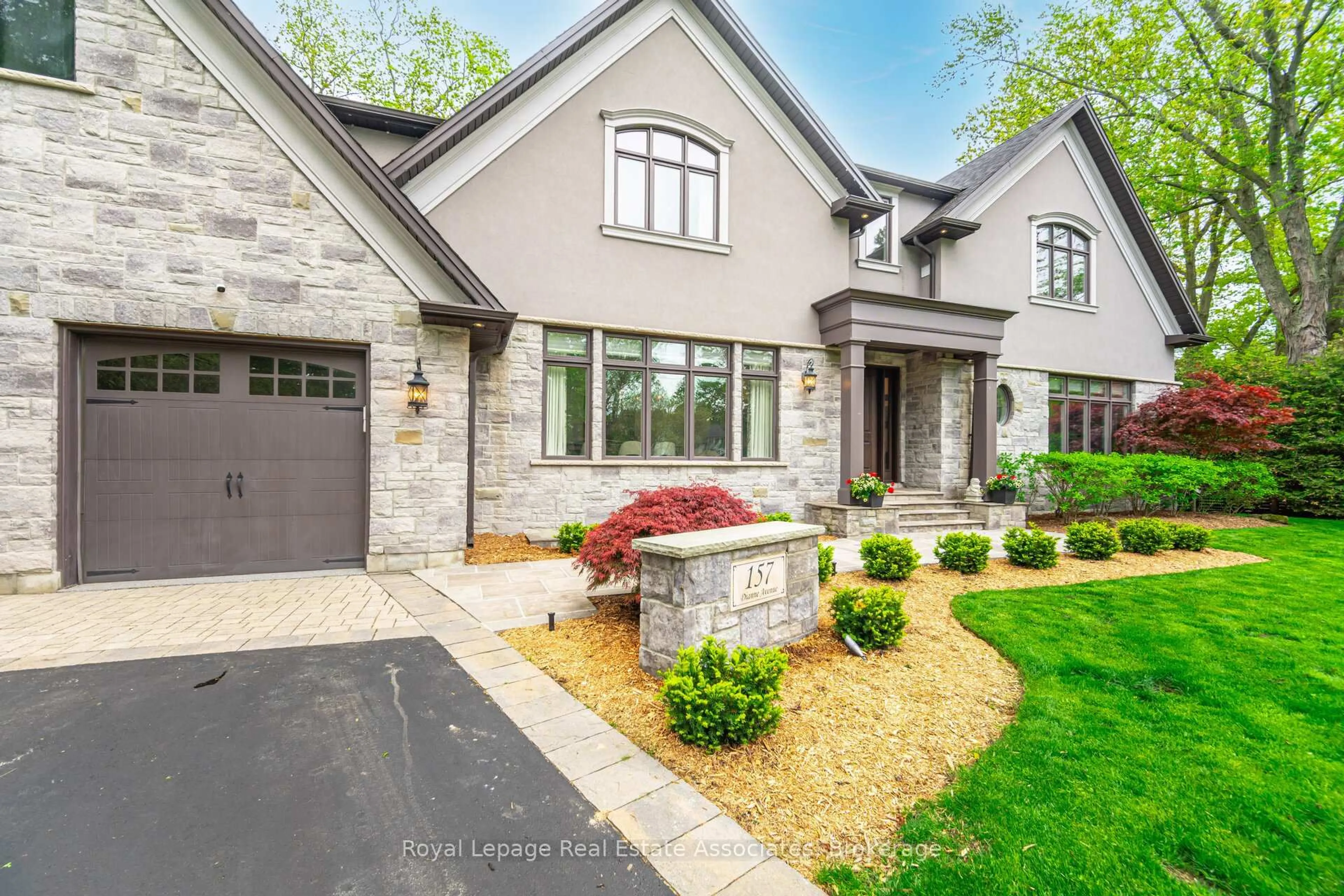 Home with brick exterior material, street for 157 Dianne Ave, Oakville Ontario L6J 4G8