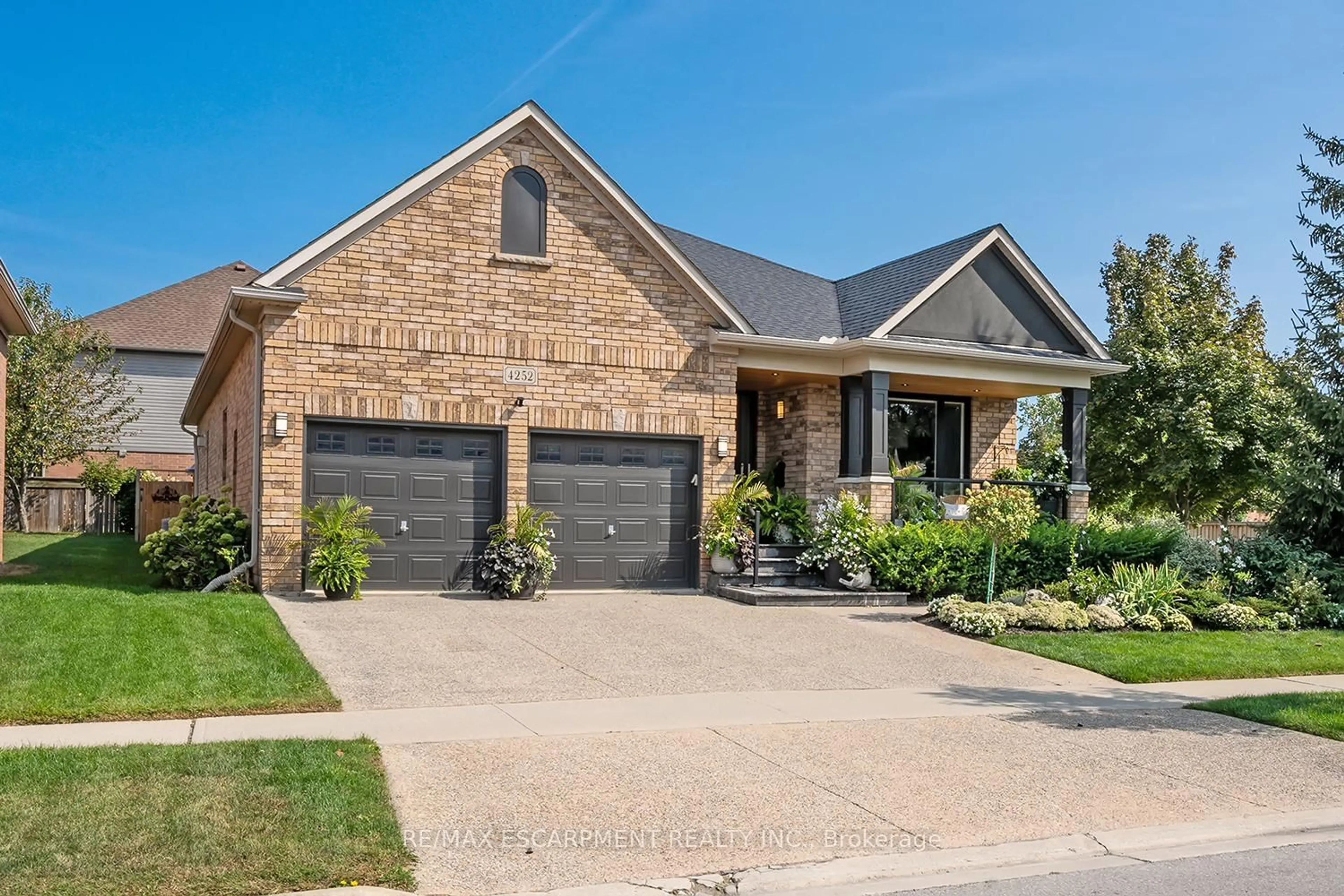 Home with brick exterior material, street for 4252 Sarazen Dr, Burlington Ontario L7M 4Z2