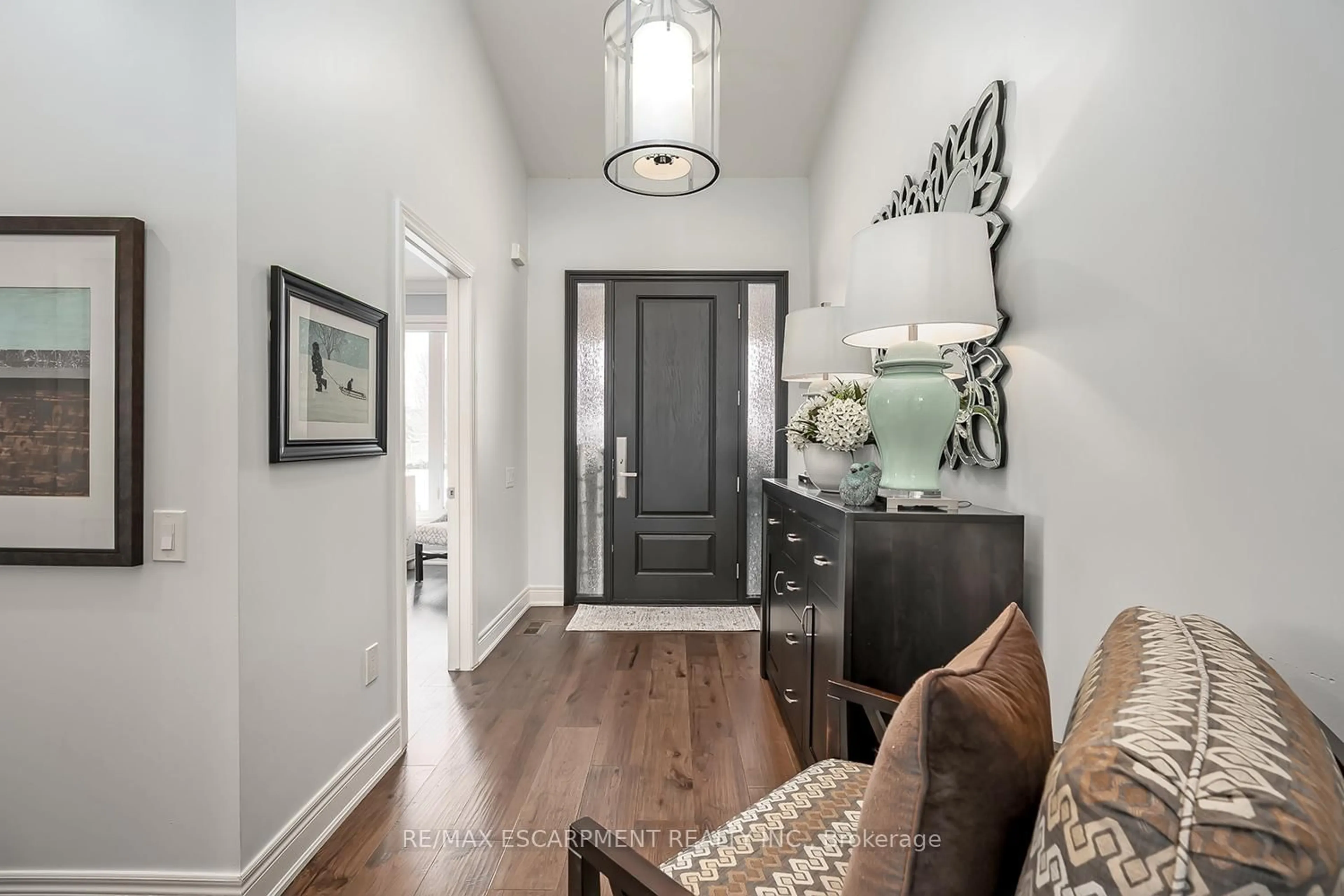 Indoor entryway for 4252 Sarazen Dr, Burlington Ontario L7M 4Z2