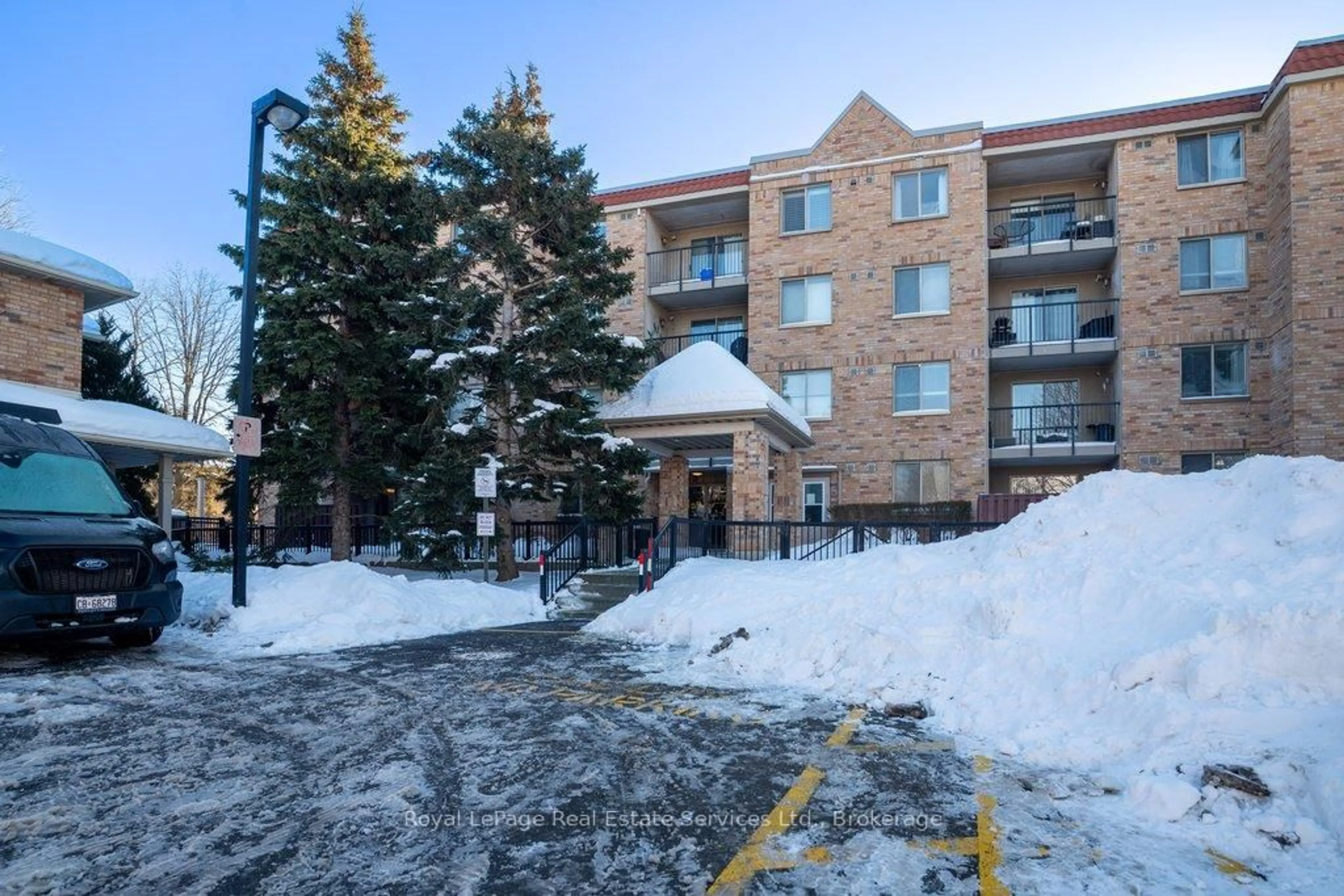 Patio, unknown for 3499 Upper Middle Rd #214, Burlington Ontario L7M 4M7