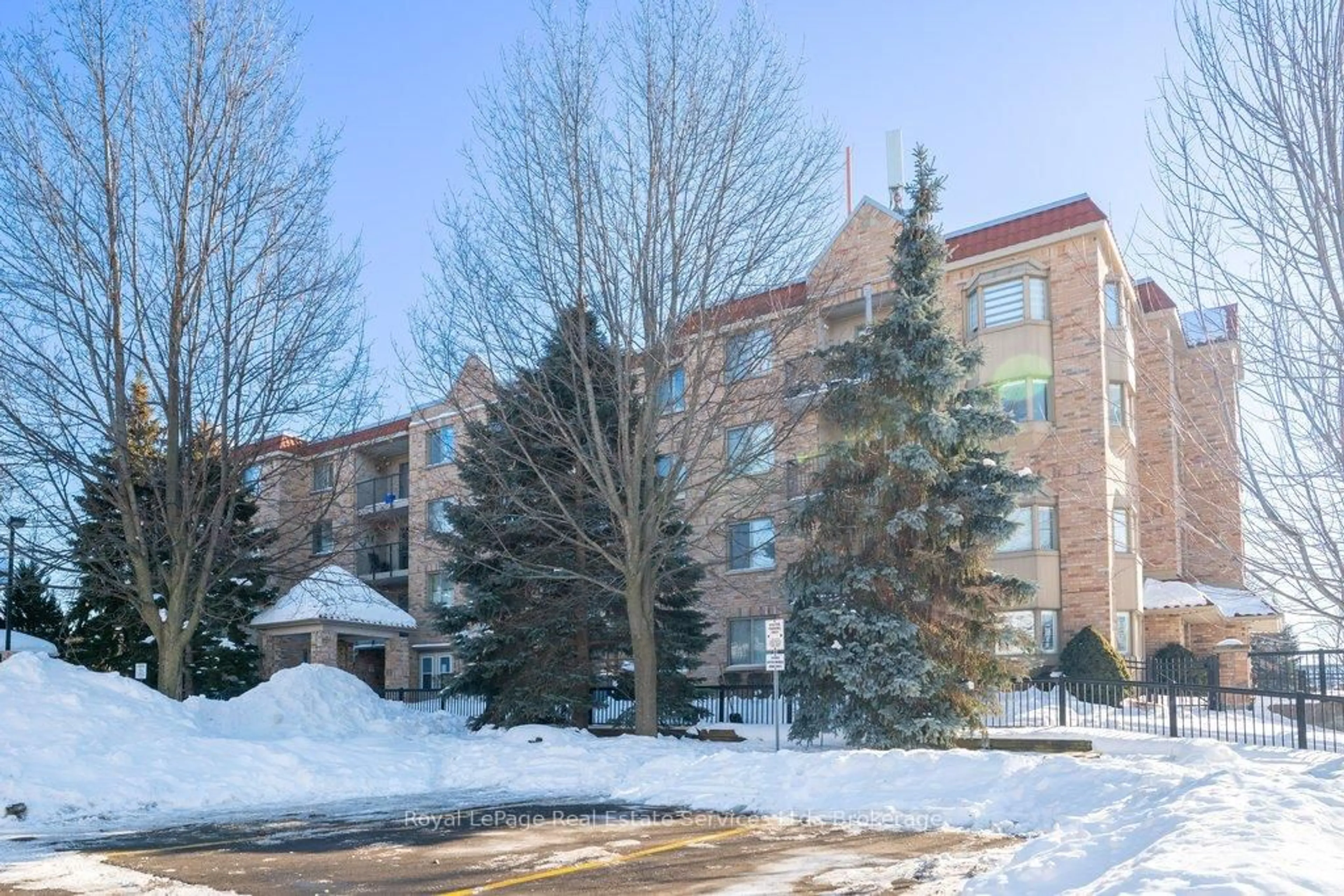 Patio, unknown for 3499 Upper Middle Rd #214, Burlington Ontario L7M 4M7