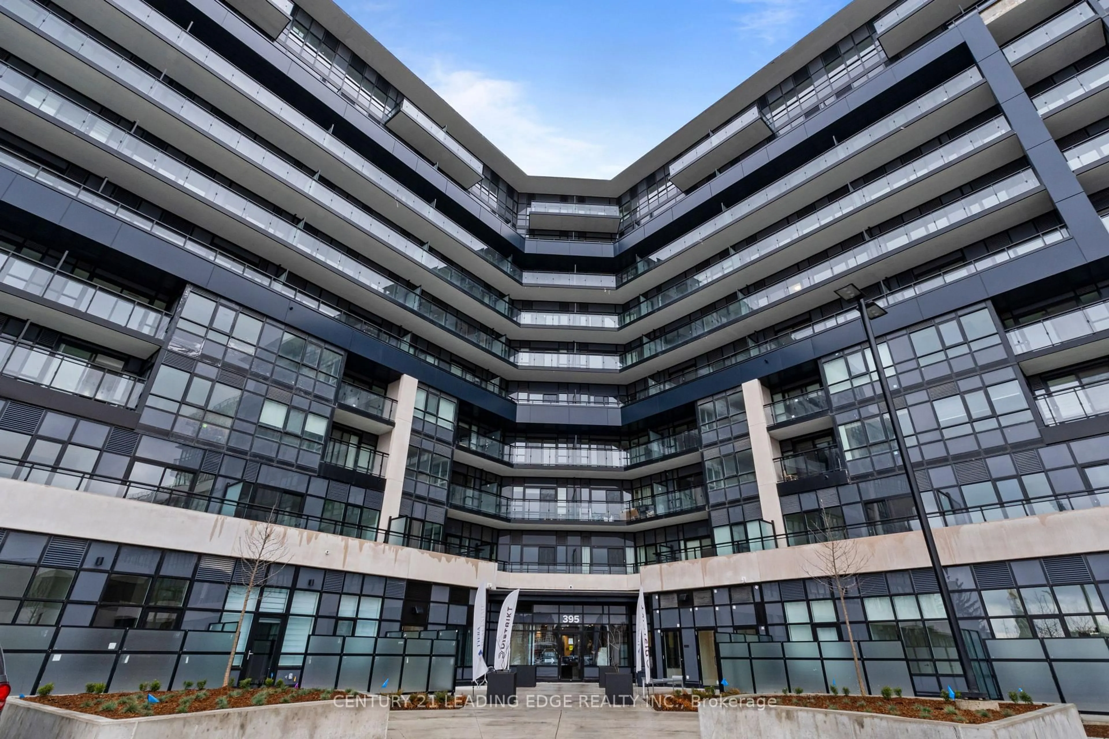 Indoor foyer for 395 Dundas St #614, Oakville Ontario L6M 5R8