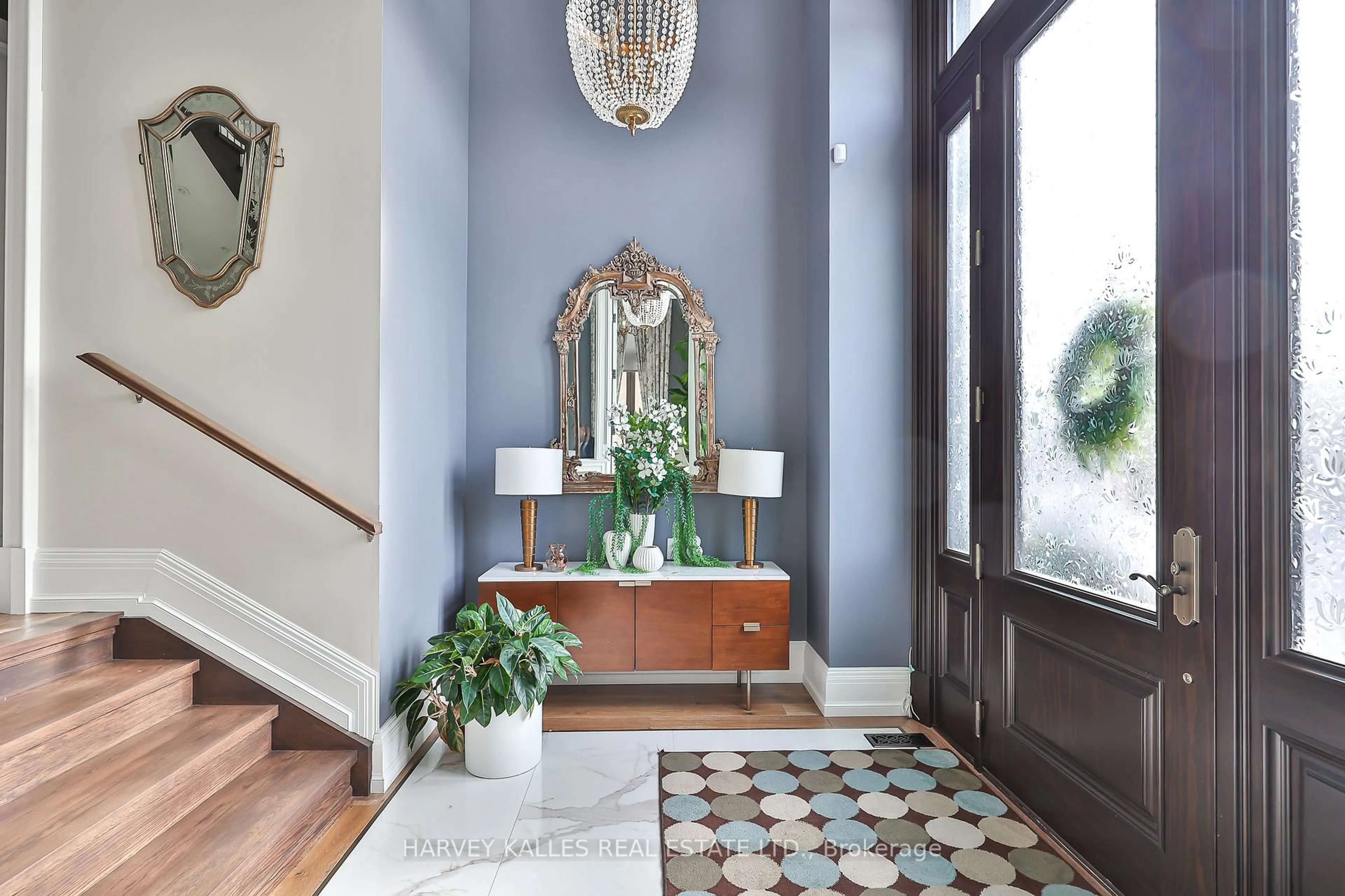 Indoor entryway for 318 MAPLE LEAF Dr, Toronto Ontario M6L 1P6