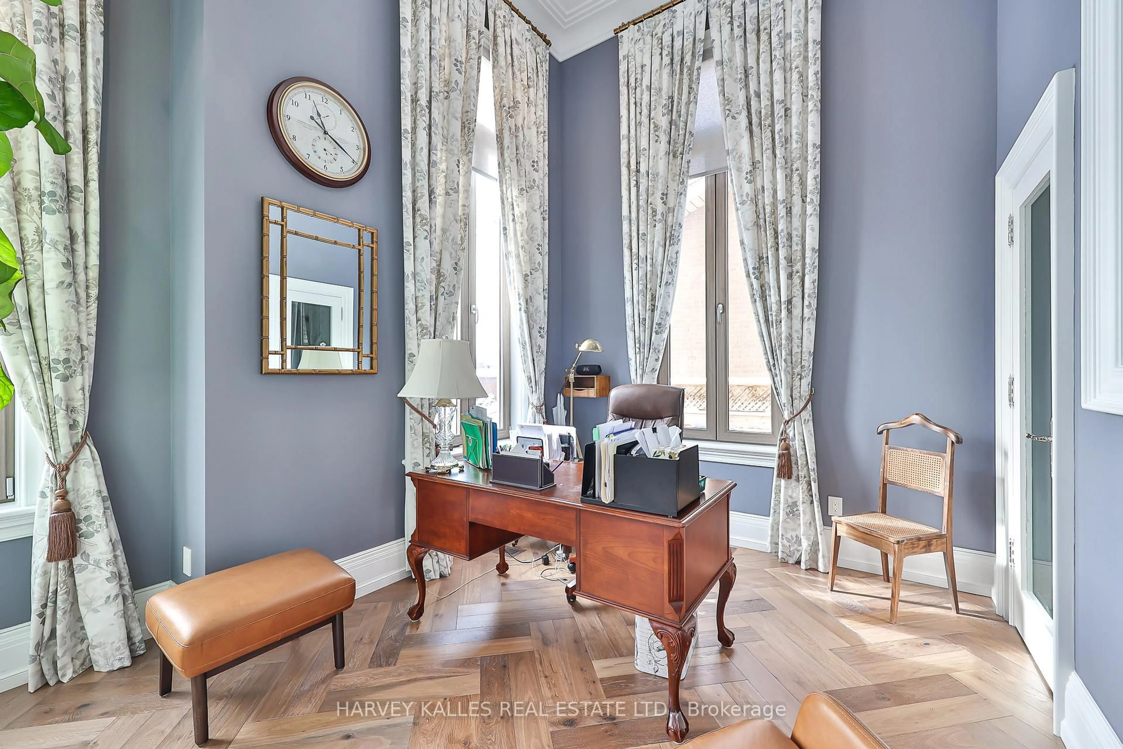 Unknown for 318 MAPLE LEAF Dr, Toronto Ontario M6L 1P6