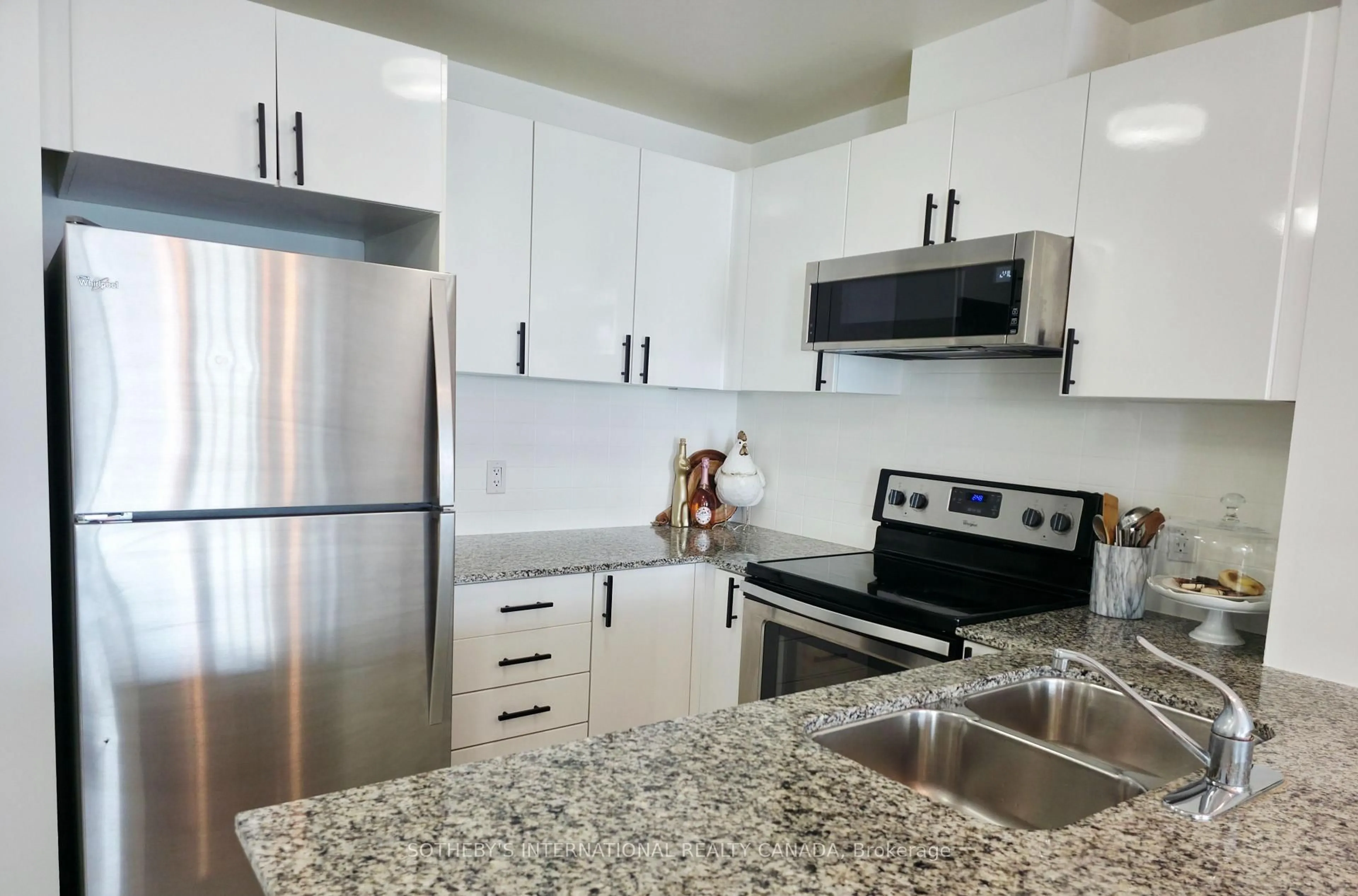 Standard kitchen, ceramic/tile floor for 2522 Keele St #206, Toronto Ontario M6L 2N8