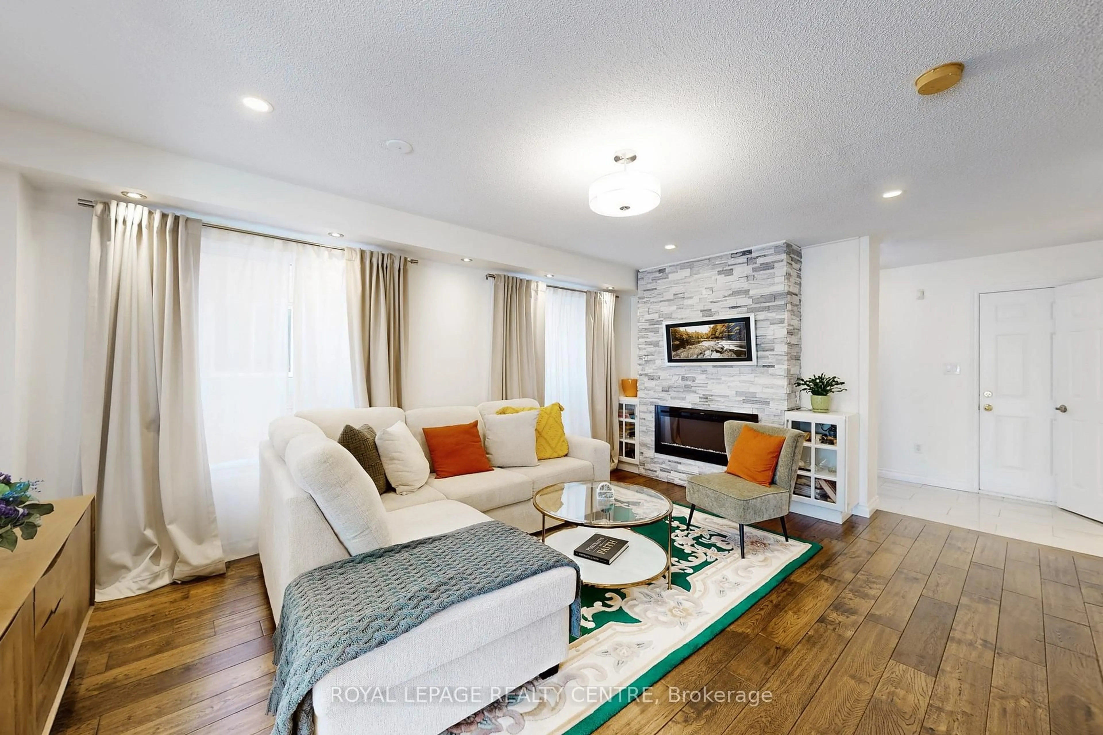 Living room with furniture, unknown for 3794 Foxborough Tr, Mississauga Ontario L5N 7T7