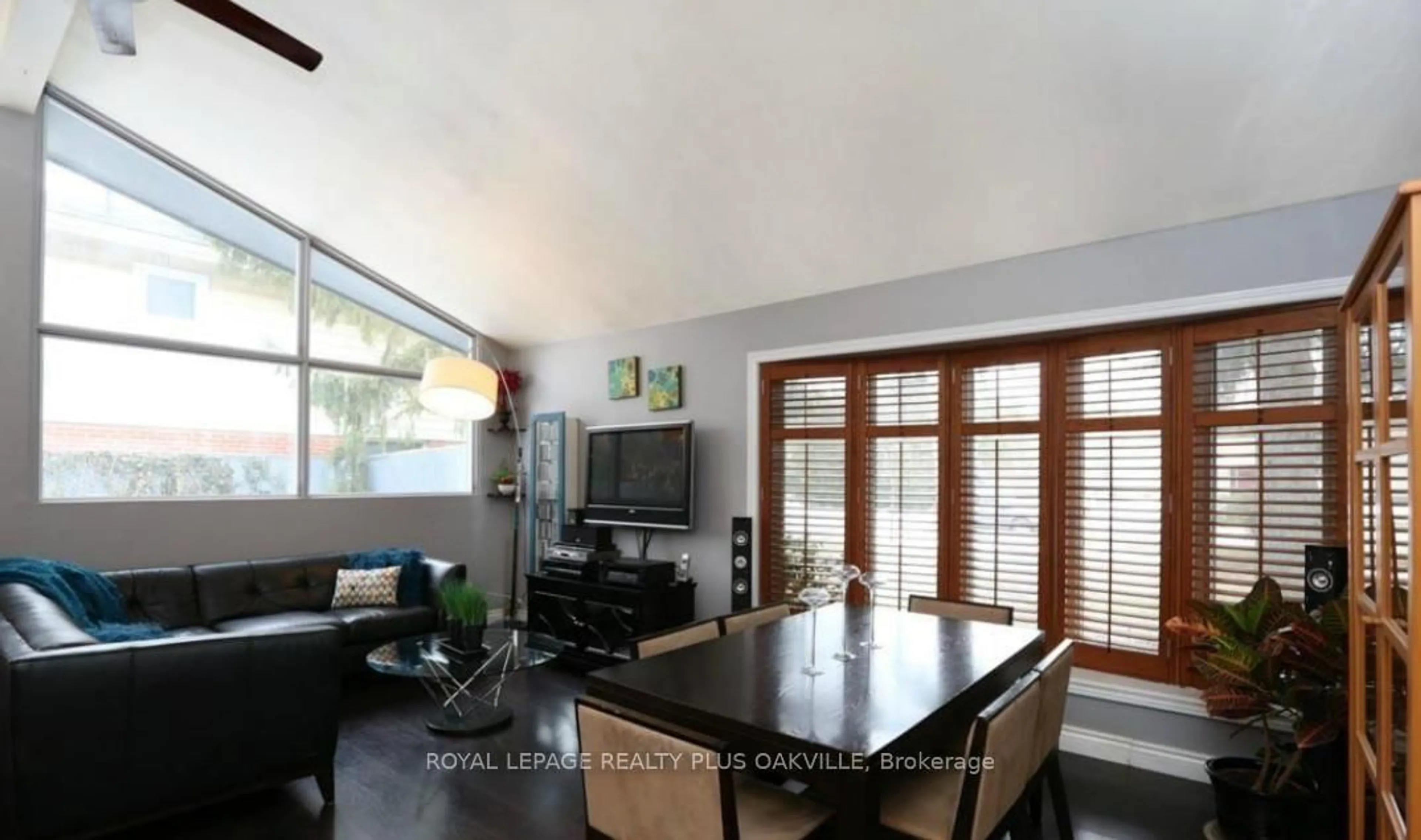 Open concept kitchen, unknown for 1065 Bomorda Dr, Oakville Ontario L6H 1Y3