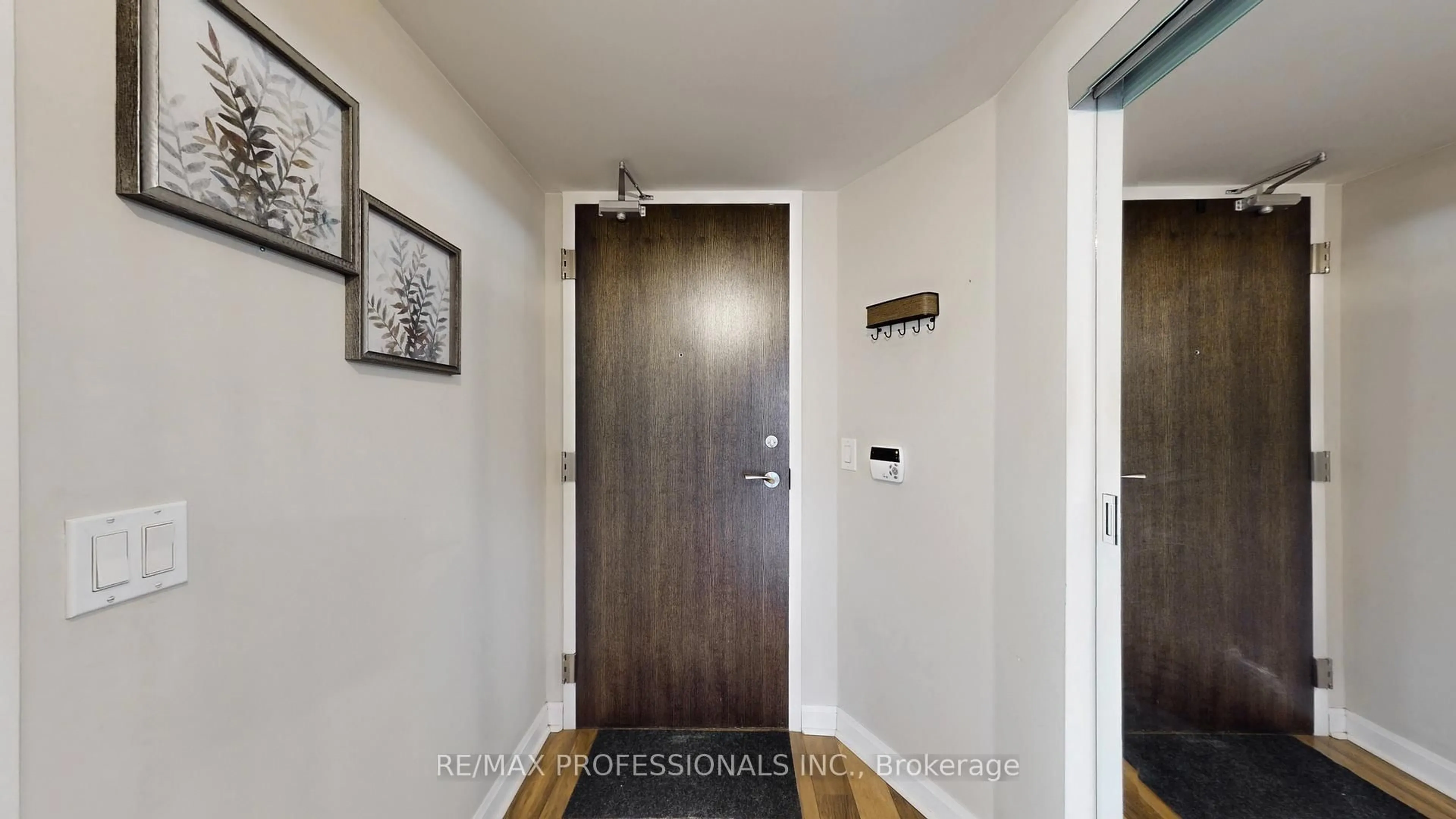 Indoor entryway for 1 Michael Power Pl #305, Toronto Ontario M9A 0A1