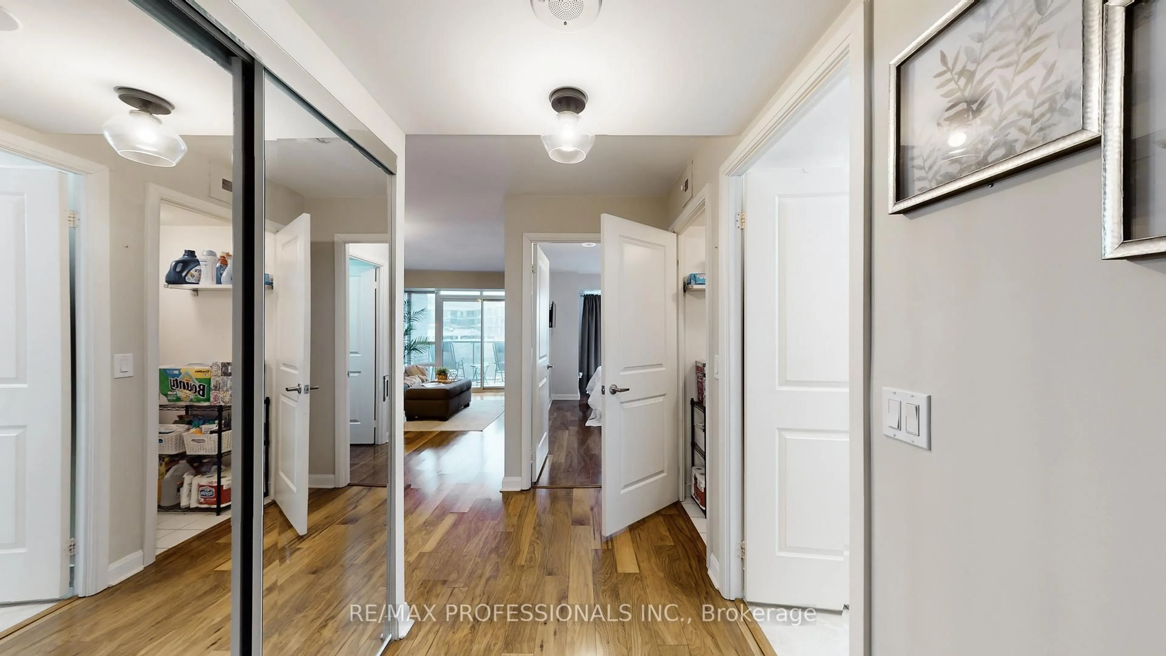 Indoor entryway for 1 Michael Power Pl #305, Toronto Ontario M9A 0A1