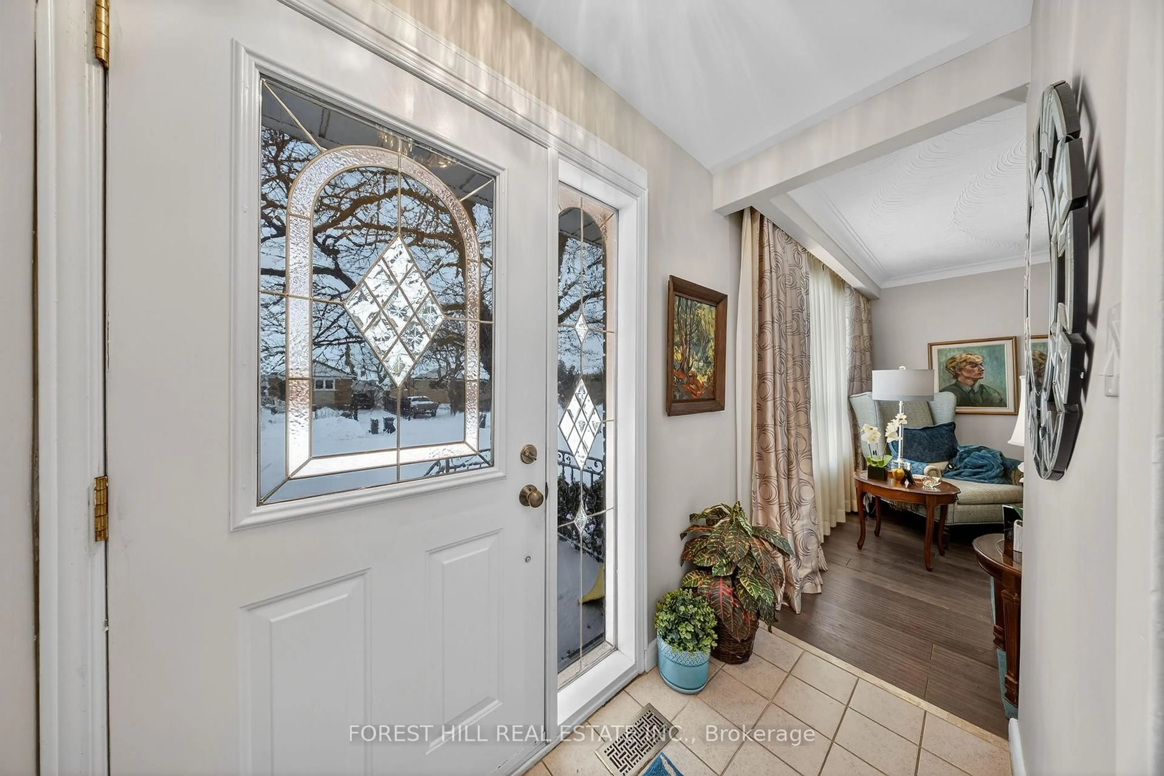 Indoor entryway for 76 Kanarick Cres, Toronto Ontario M3L 1P4