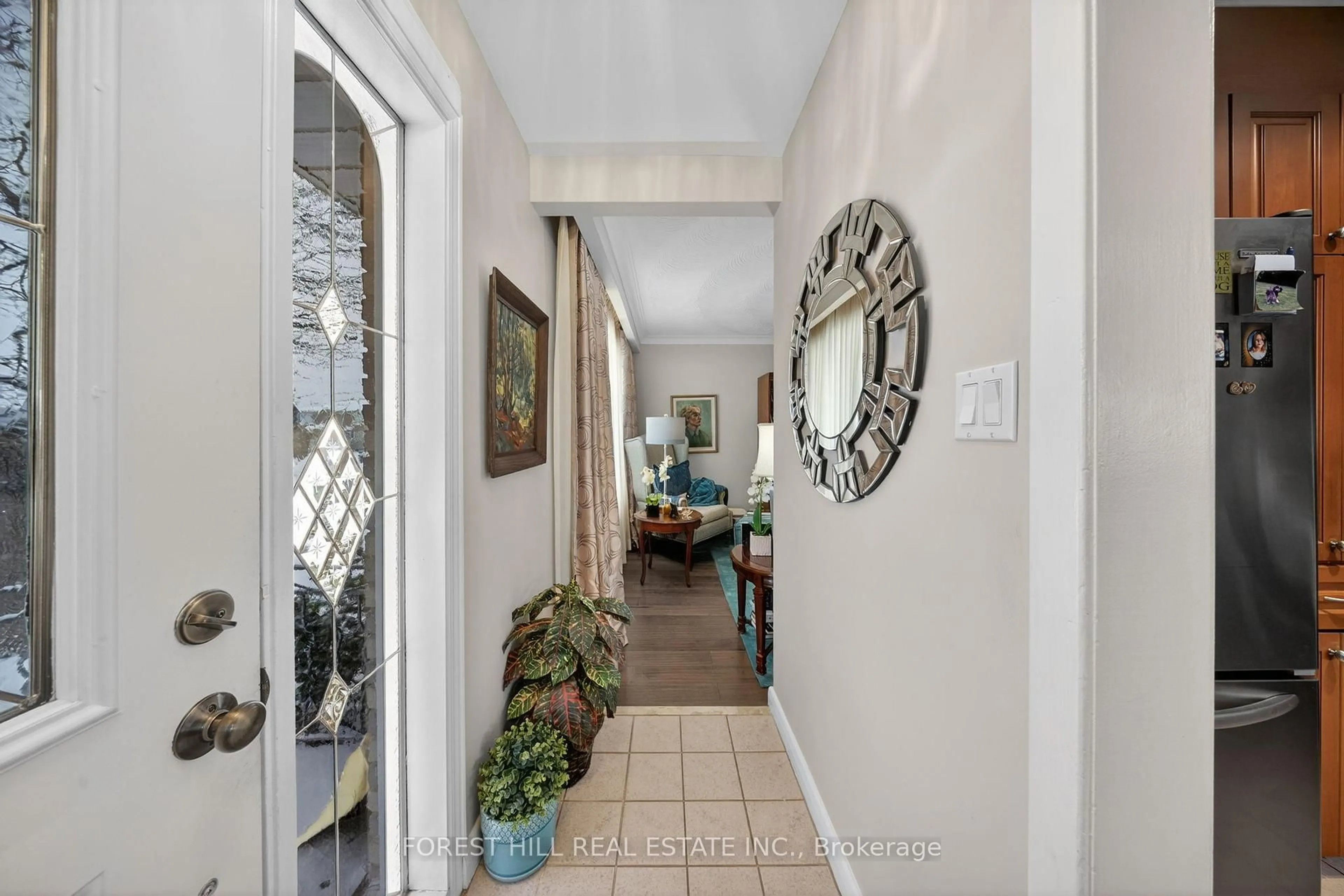 Indoor entryway for 76 Kanarick Cres, Toronto Ontario M3L 1P4