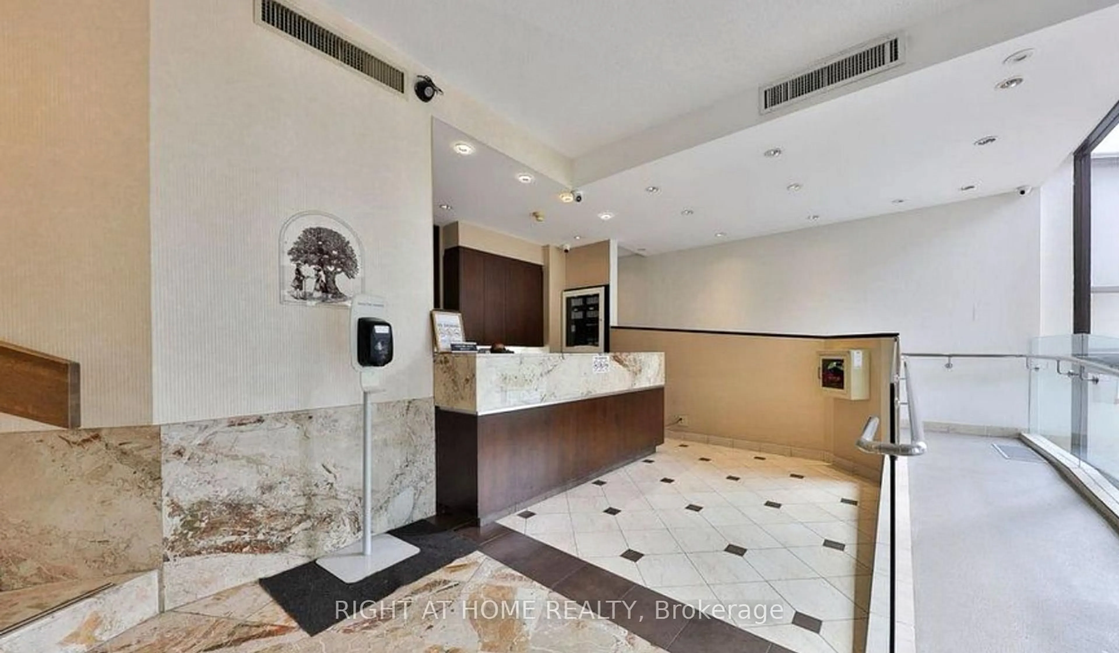 Lobby for 1333 Bloor St #1018, Mississauga Ontario L4Y 3T6