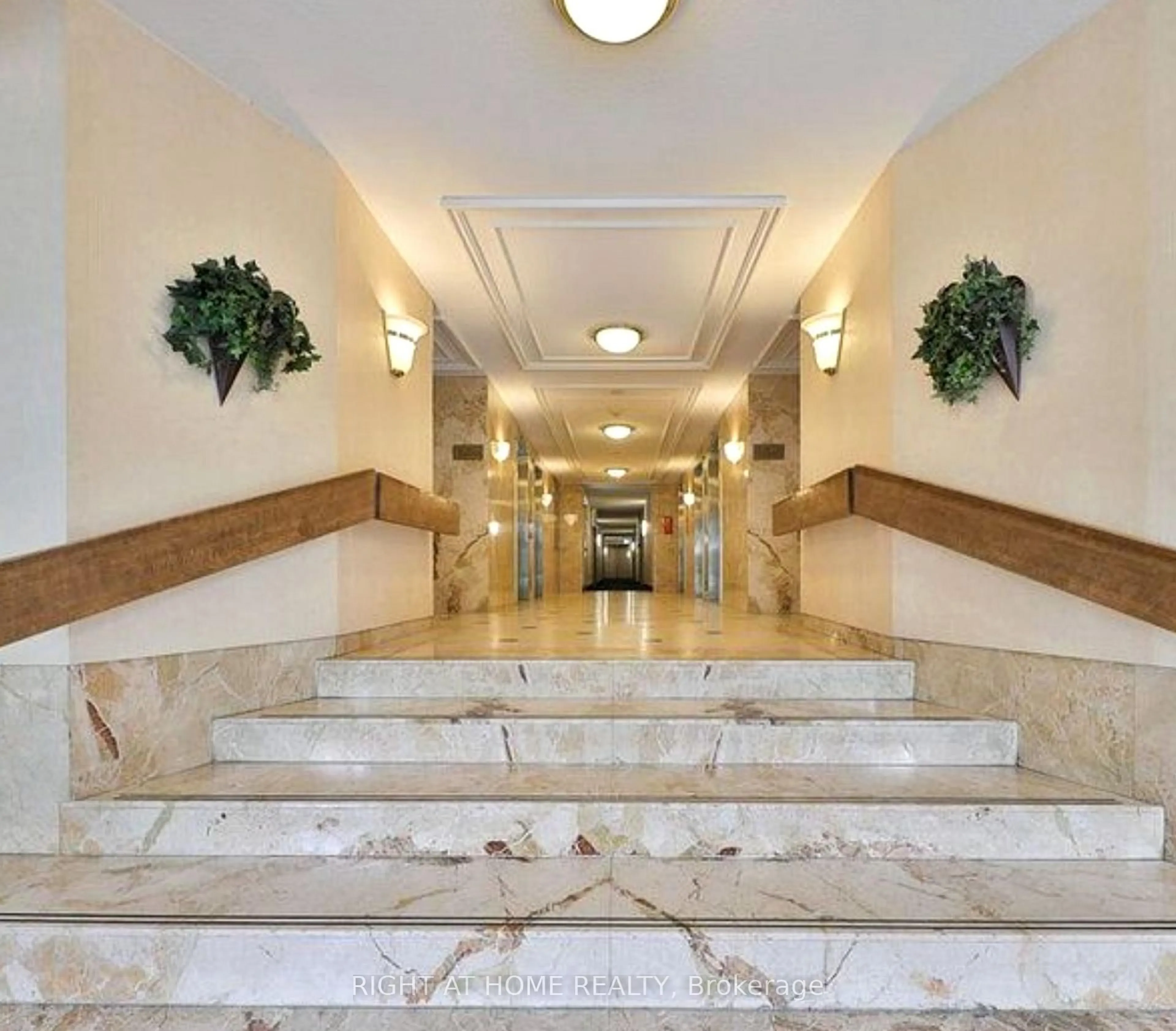 Lobby for 1333 Bloor St #1018, Mississauga Ontario L4Y 3T6