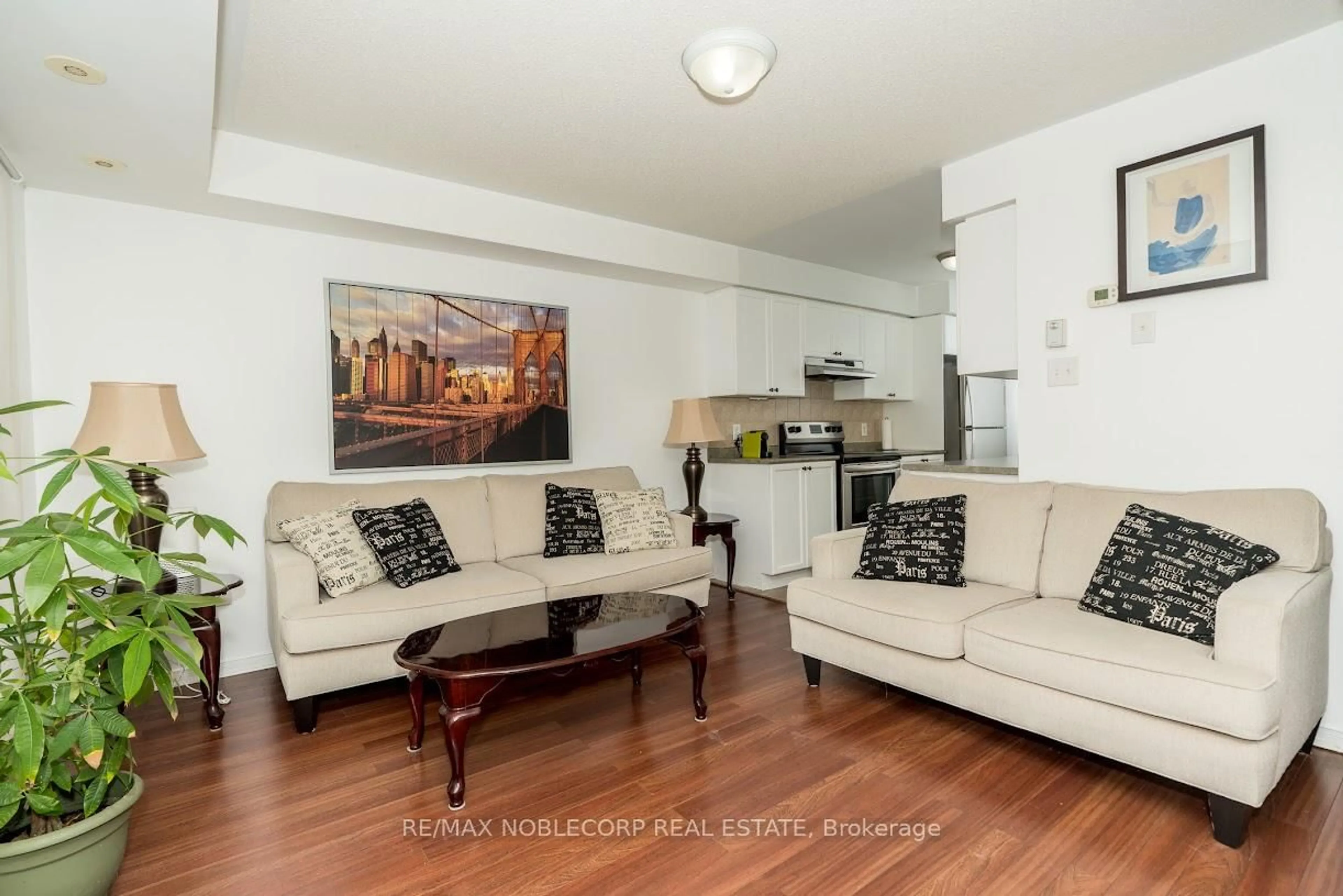 Living room with furniture, unknown for 4975 Southampton Dr #192, Mississauga Ontario L5M 8E4
