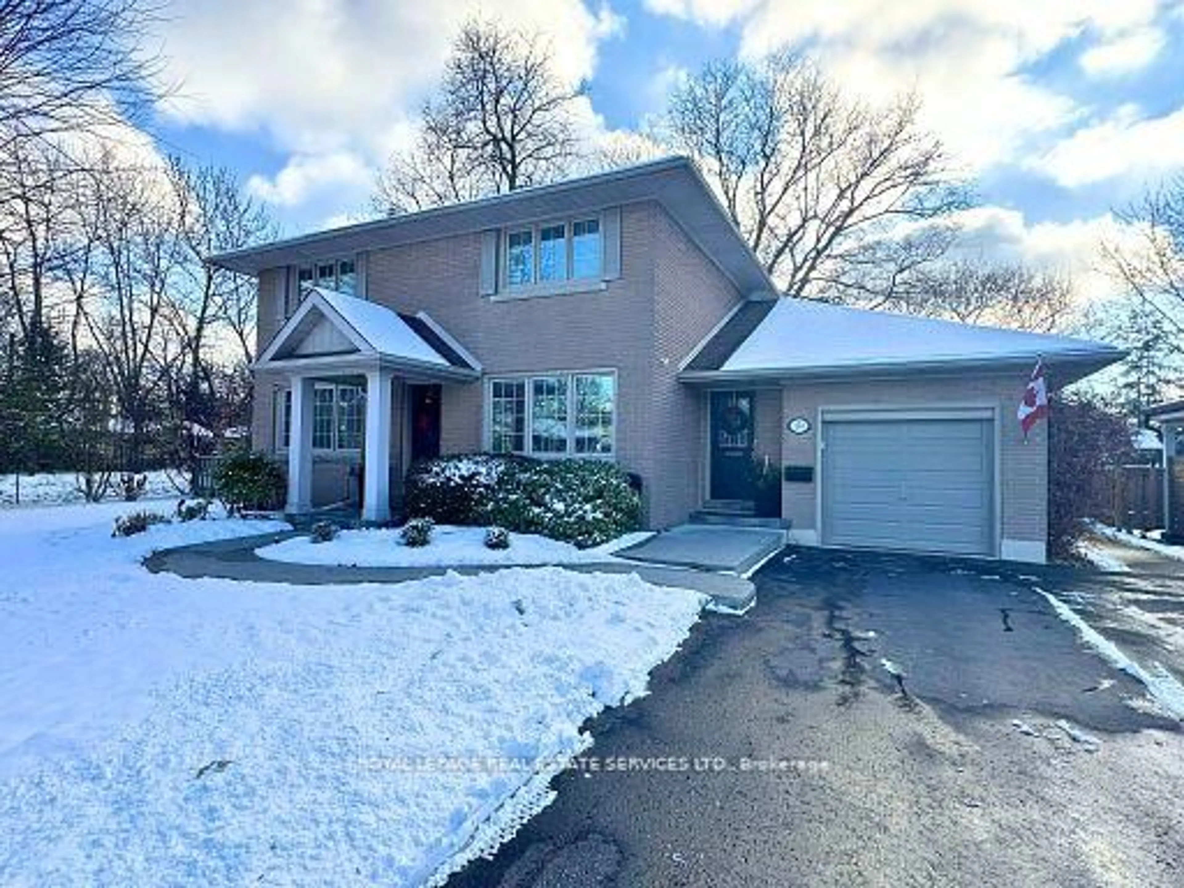 Unknown for 153 Elliott St, Brampton Ontario L6Y 1W7