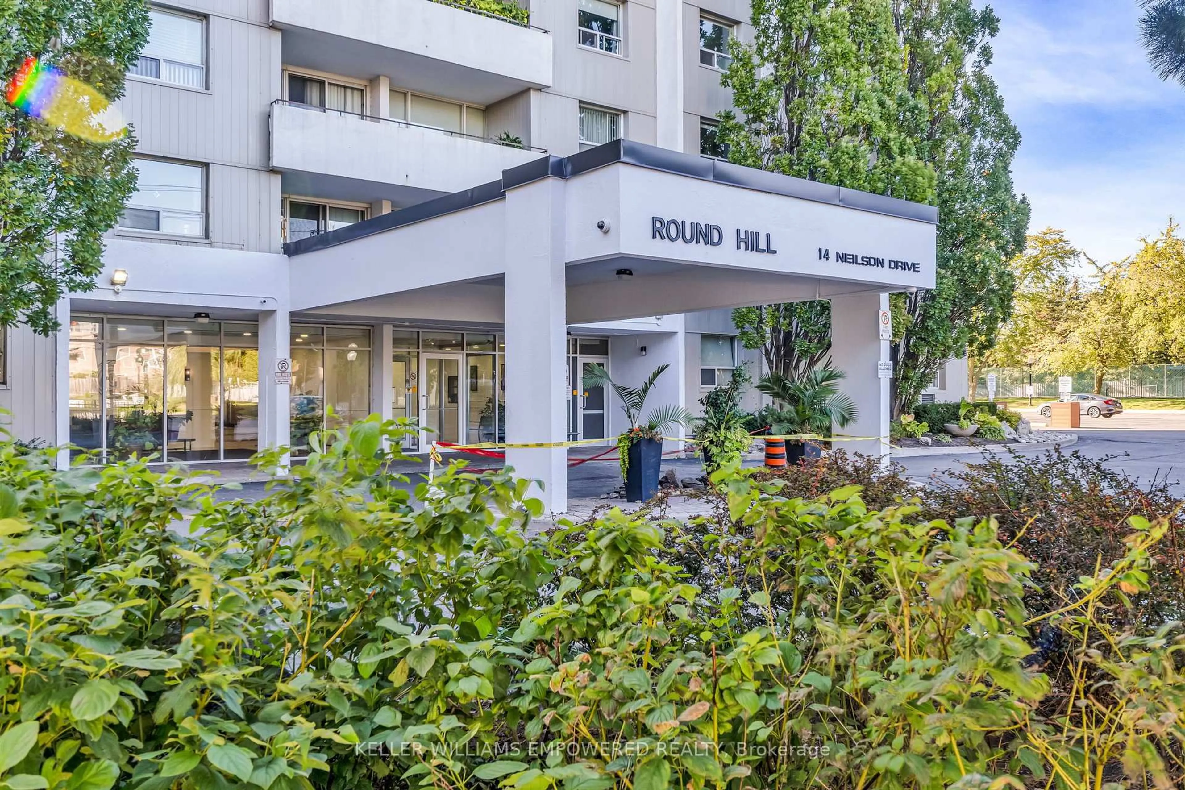 Indoor foyer for 14 Neilson Dr #702, Toronto Ontario M9C 1V6