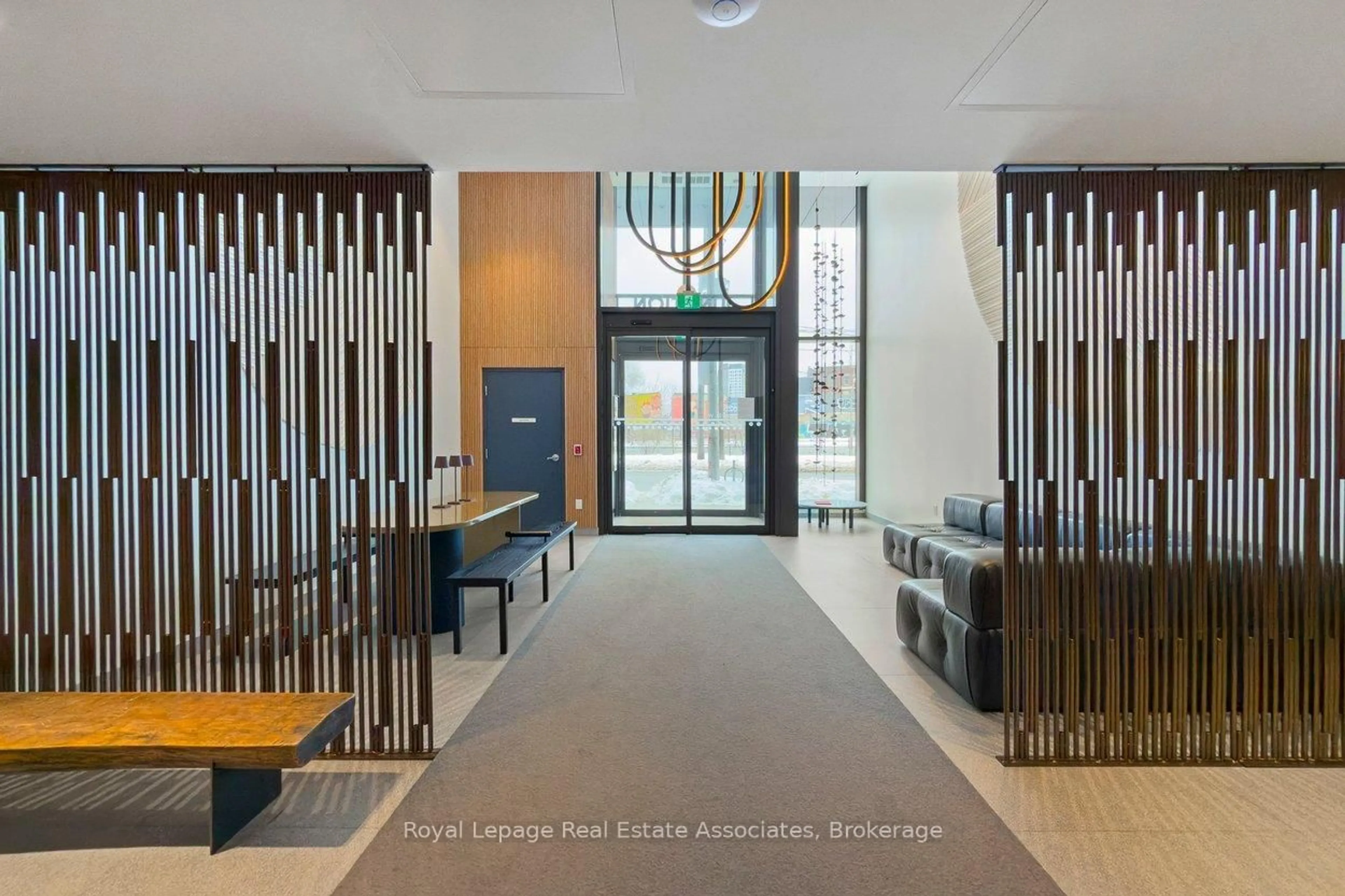 Indoor foyer for 2625 Dundas St #409, Toronto Ontario M6P 0C5