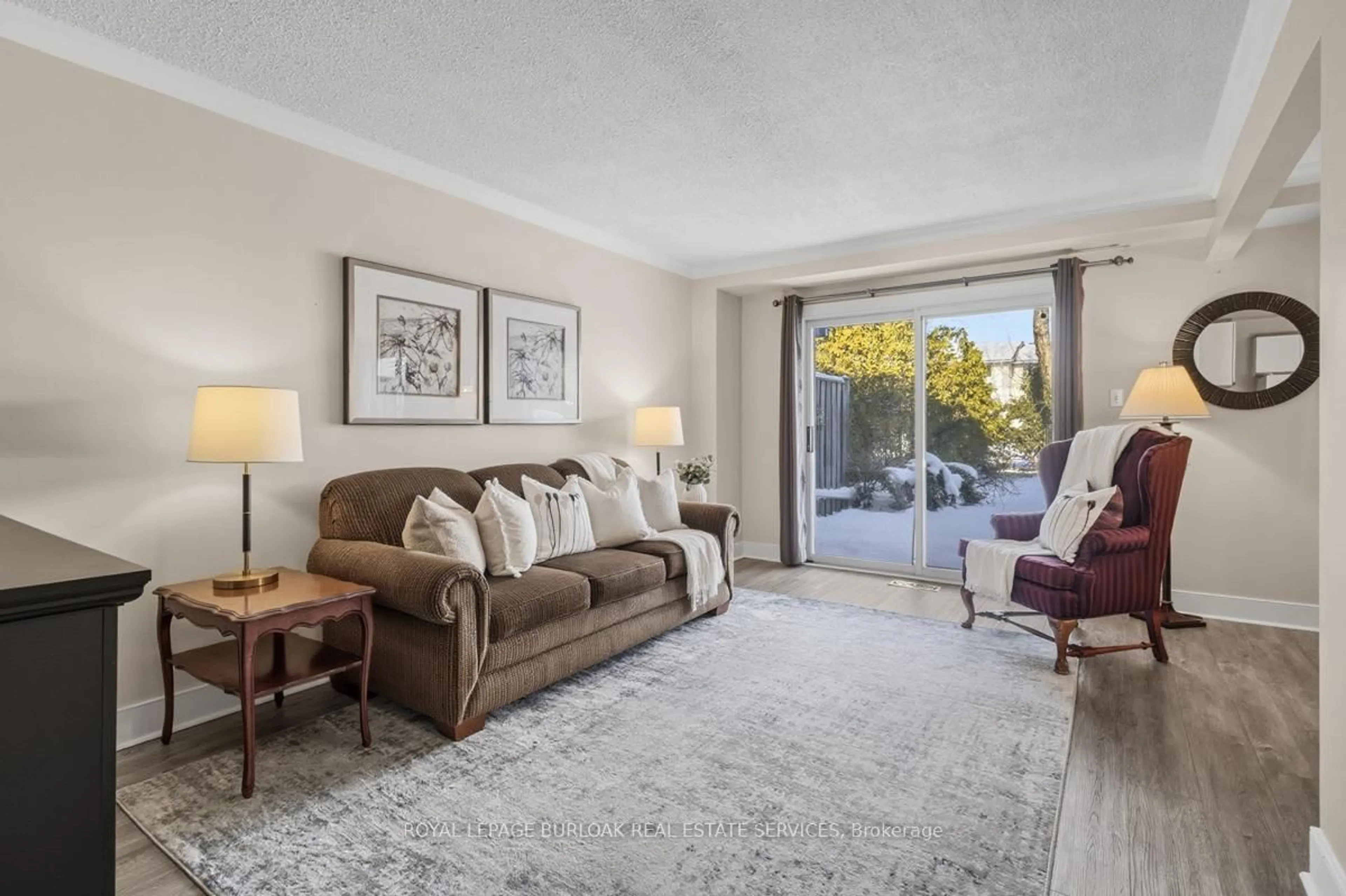 Living room with furniture, carpet floor for 479 Woodview Rd #6, Burlington Ontario L7N 2Z9