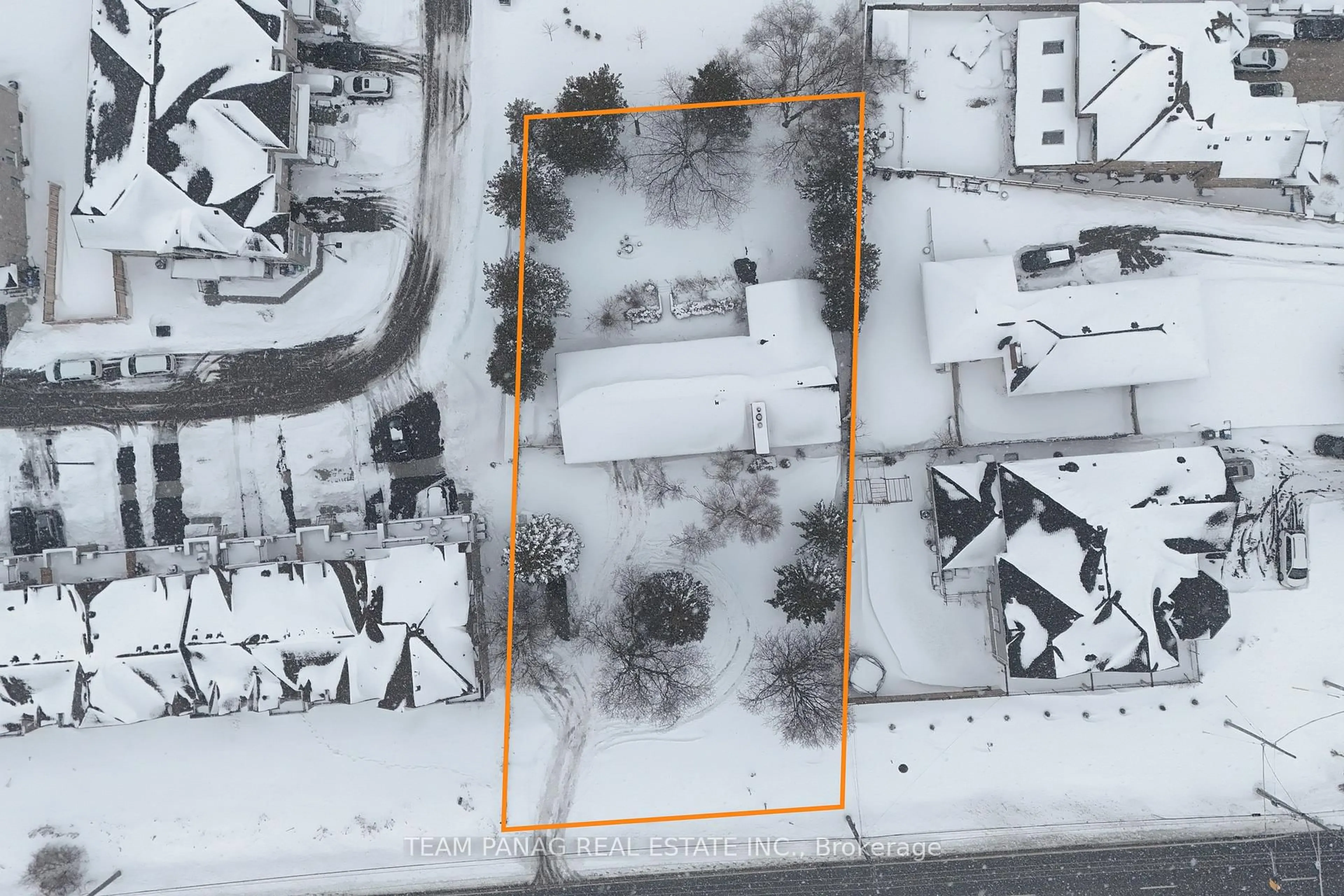 A pic from outside/outdoor area/front of a property/back of a property/a pic from drone, street for 3377 Mayfield Rd, Brampton Ontario L6Z 0A2