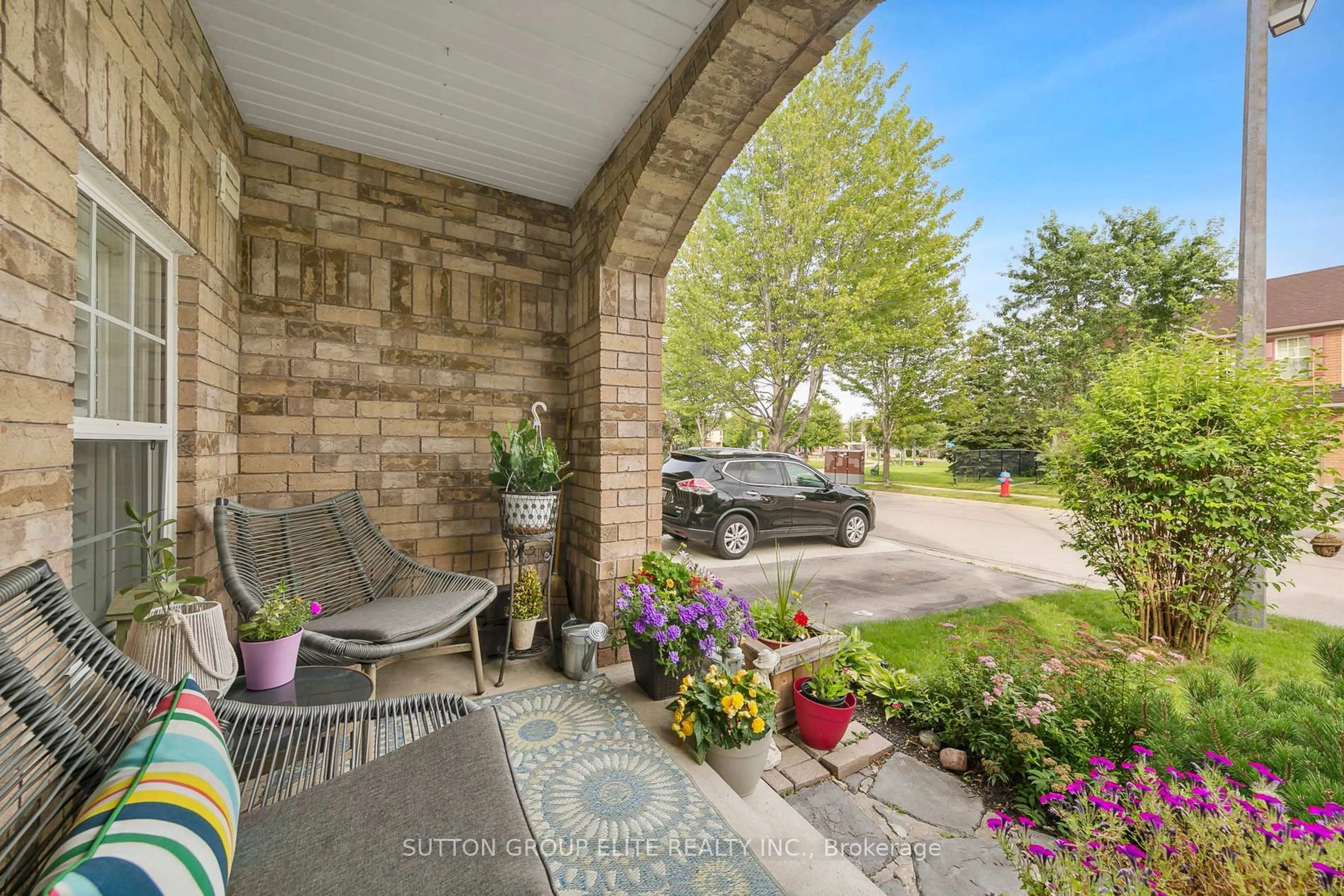 Patio, street for 636 Porter Way, Milton Ontario L9T 5W2