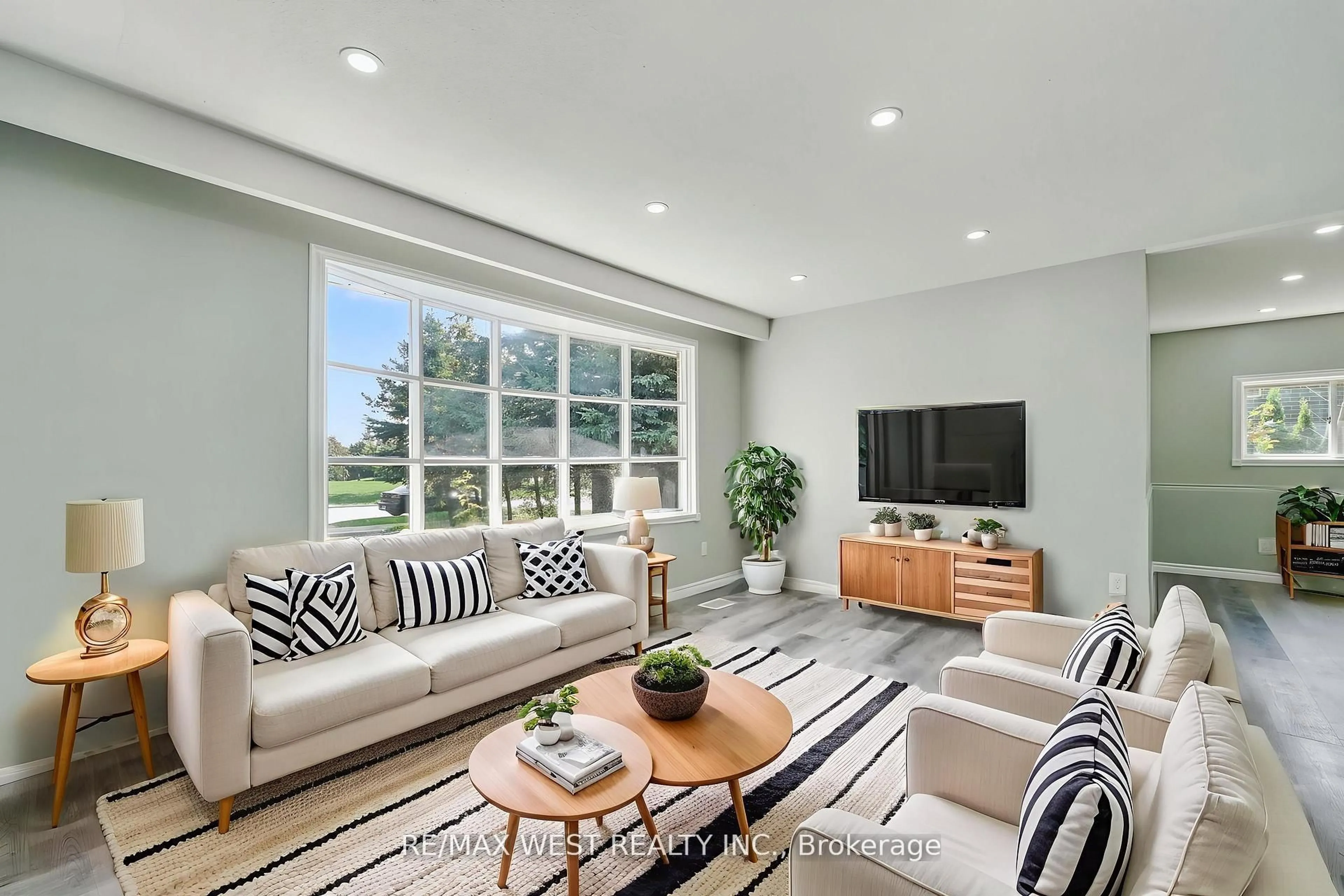 Living room with furniture, unknown for 15 Lawrence Ave, Orangeville Ontario L9W 1S5