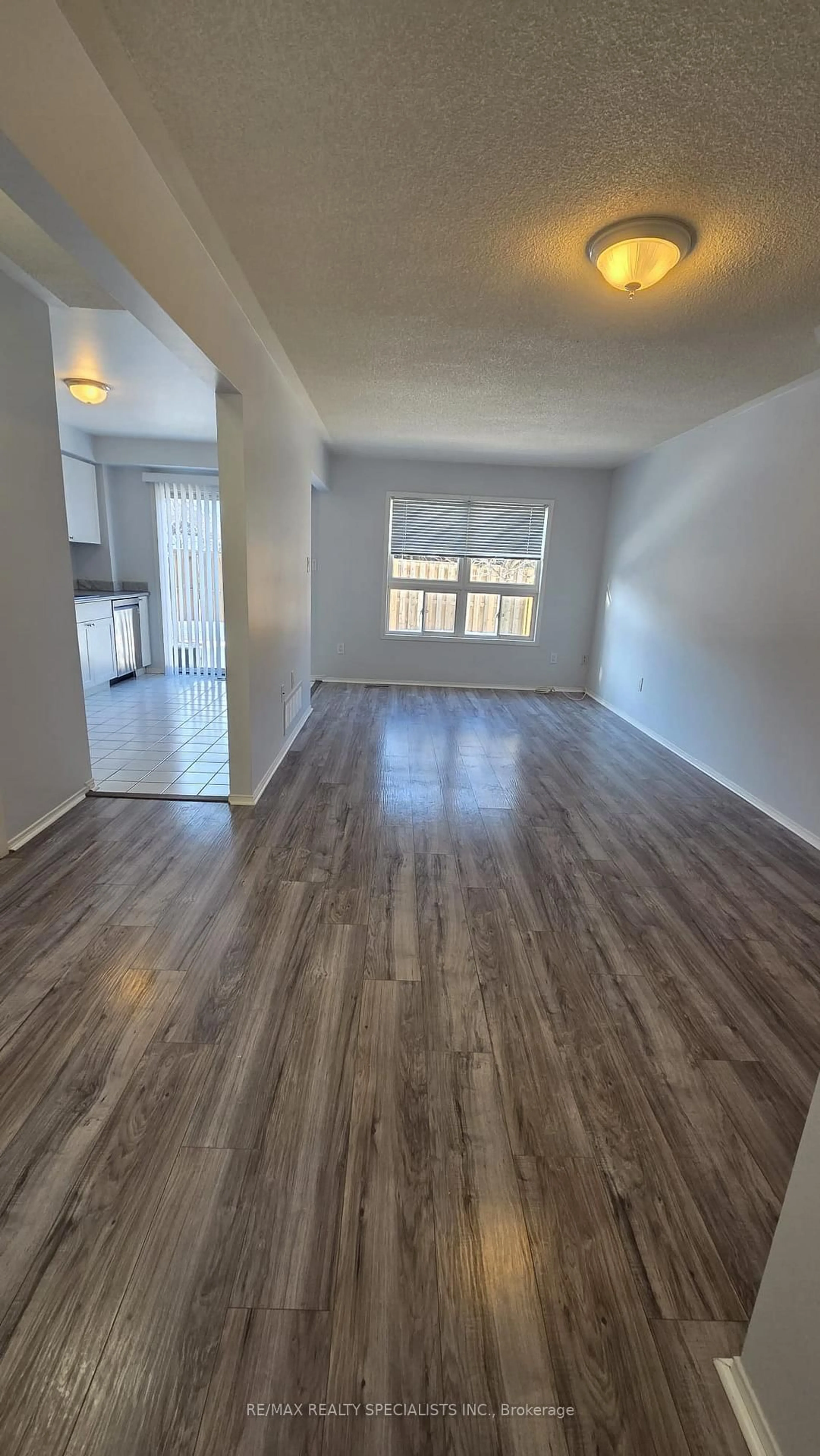 A pic of a room for 5230 Glen Erin Dr #17, Mississauga Ontario L5M 5Z7