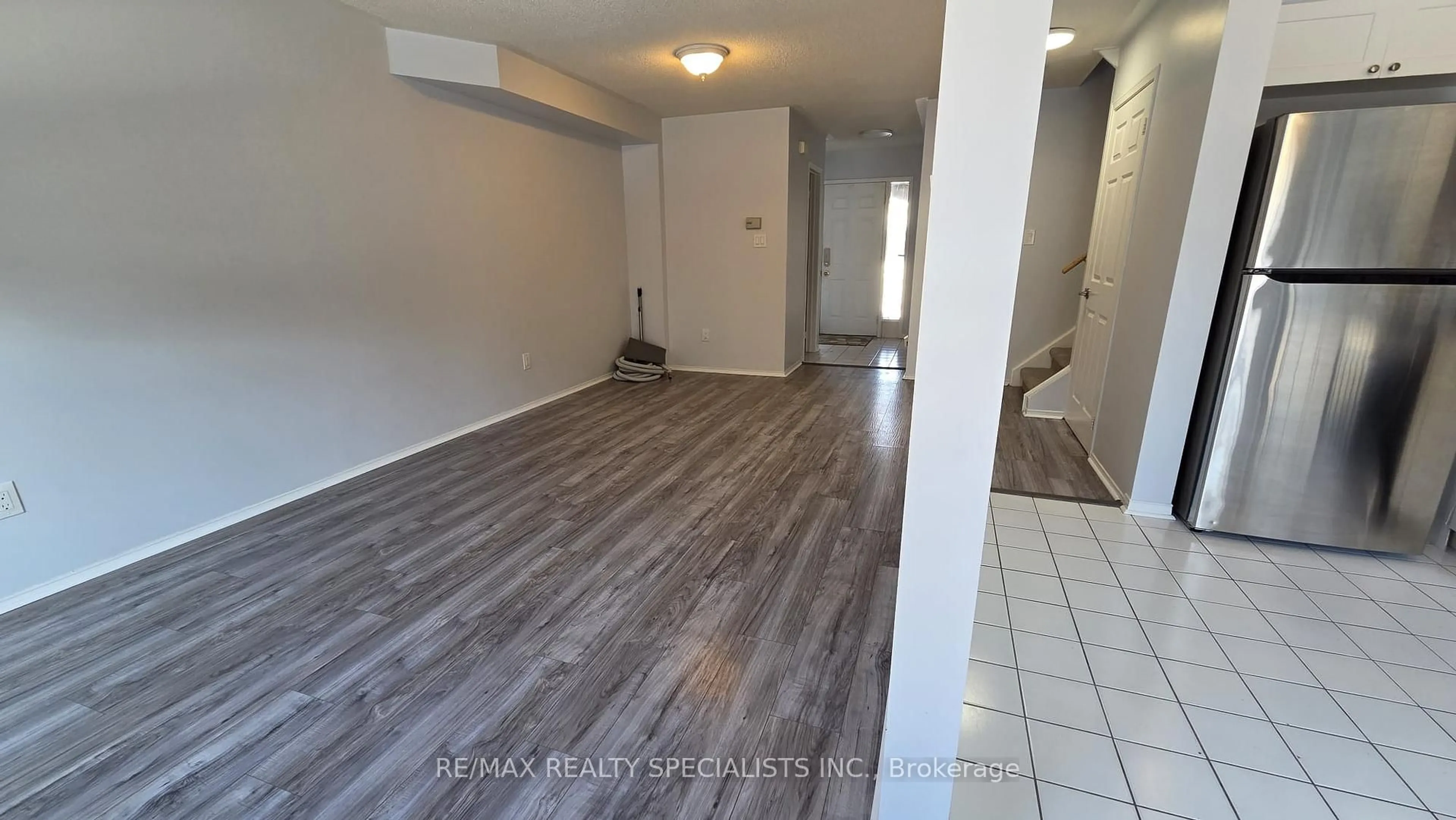 Indoor entryway for 5230 Glen Erin Dr #17, Mississauga Ontario L5M 5Z7