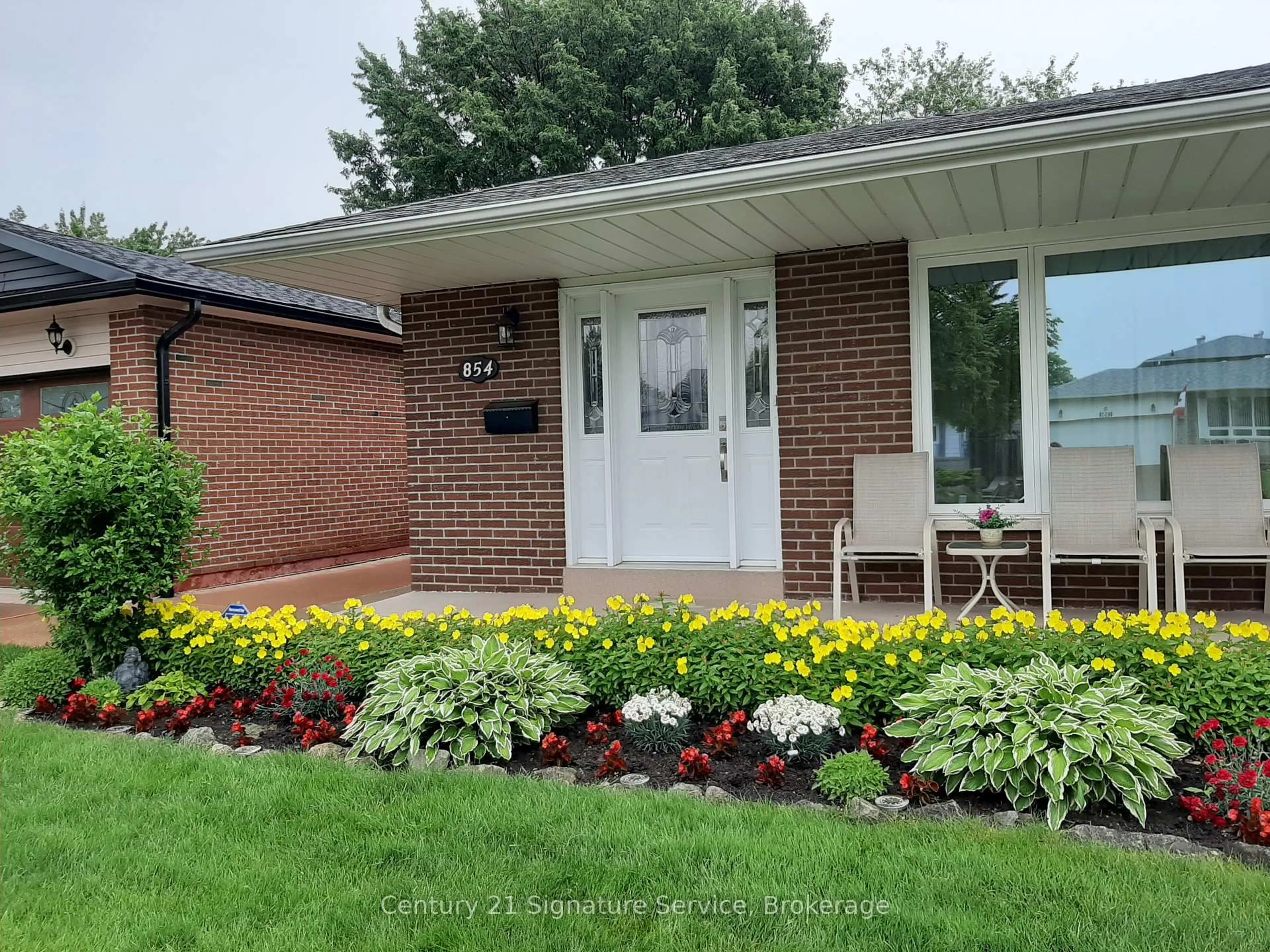 Home with brick exterior material, street for 854 Forestwood Dr, Mississauga Ontario L5C 1G8