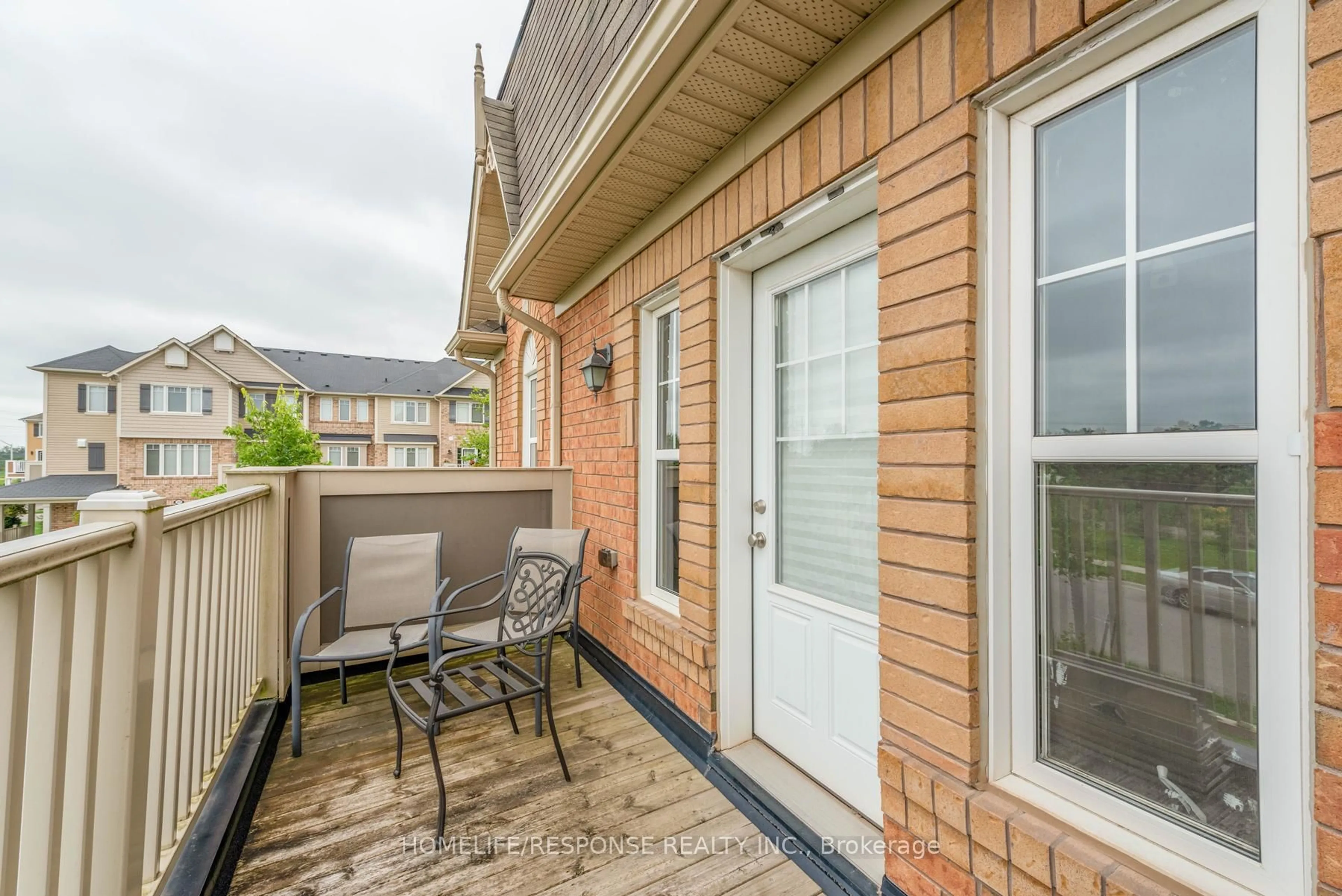Patio, street for 577 PHARO Pt, Milton Ontario L9T 8H6