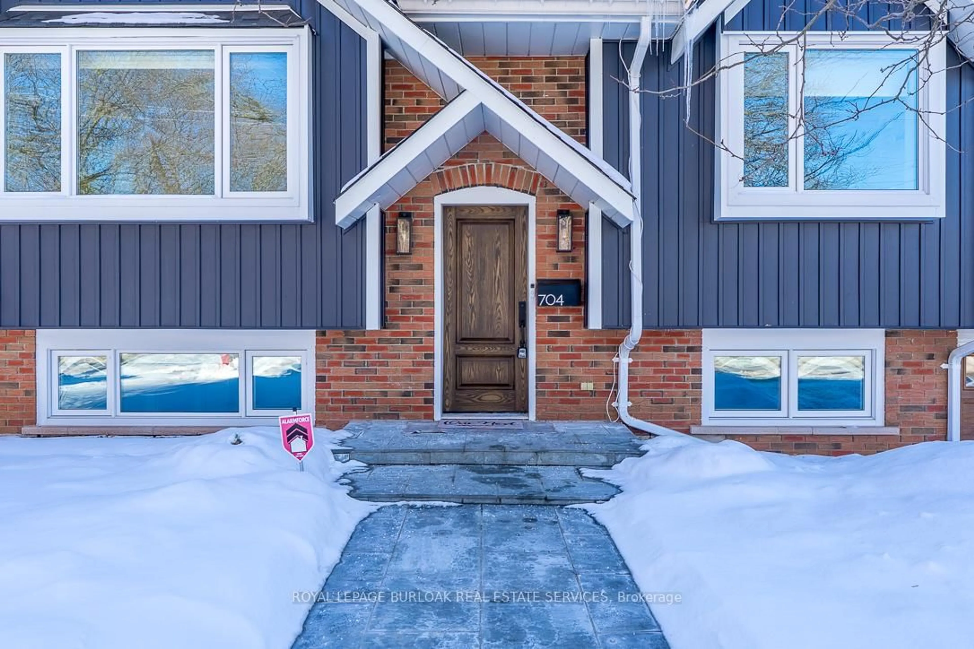 Unknown for 704 Francis Rd, Burlington Ontario L7T 3X7