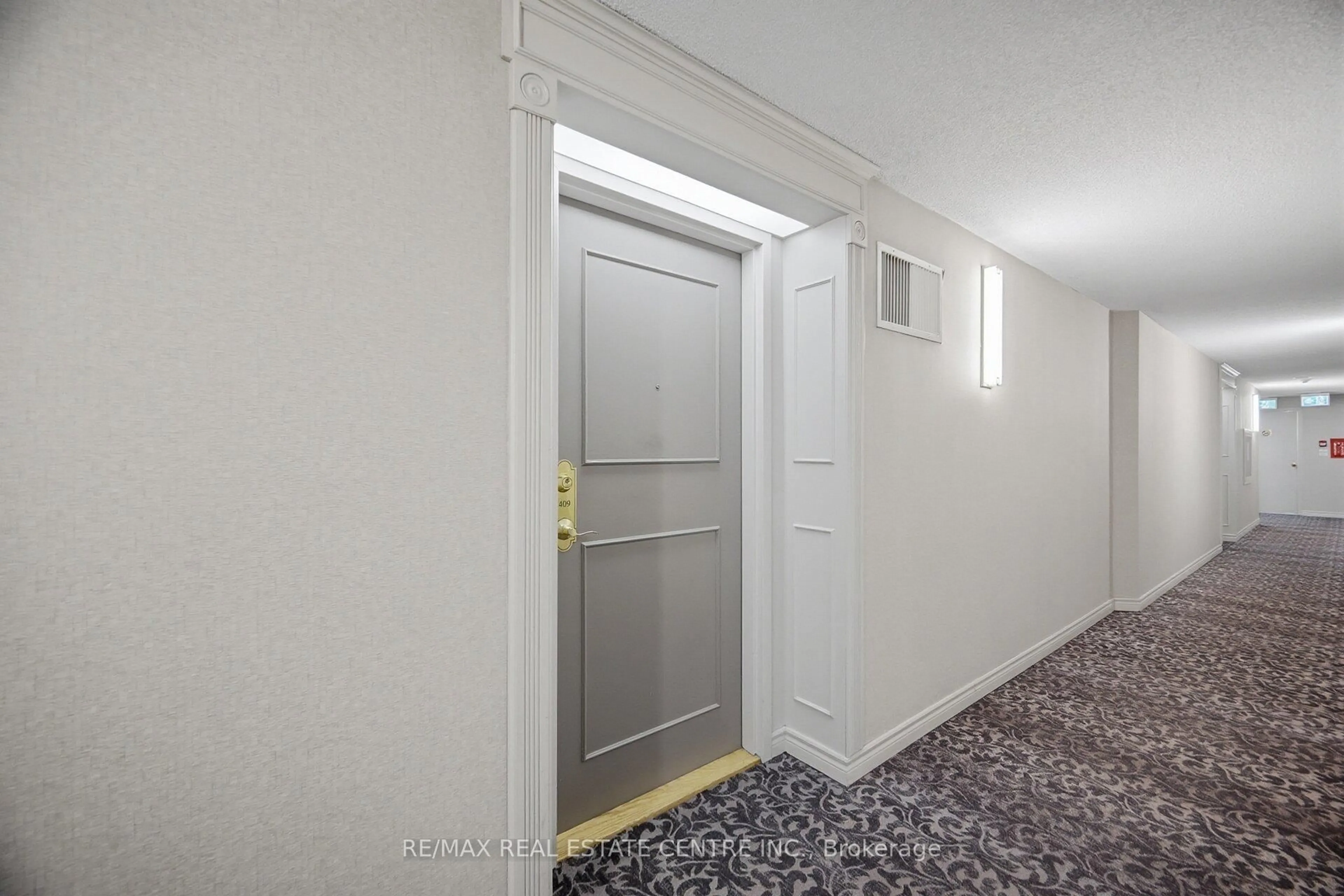 Unknown for 155 Hillcrest Ave #409, Mississauga Ontario L5B 3Z2