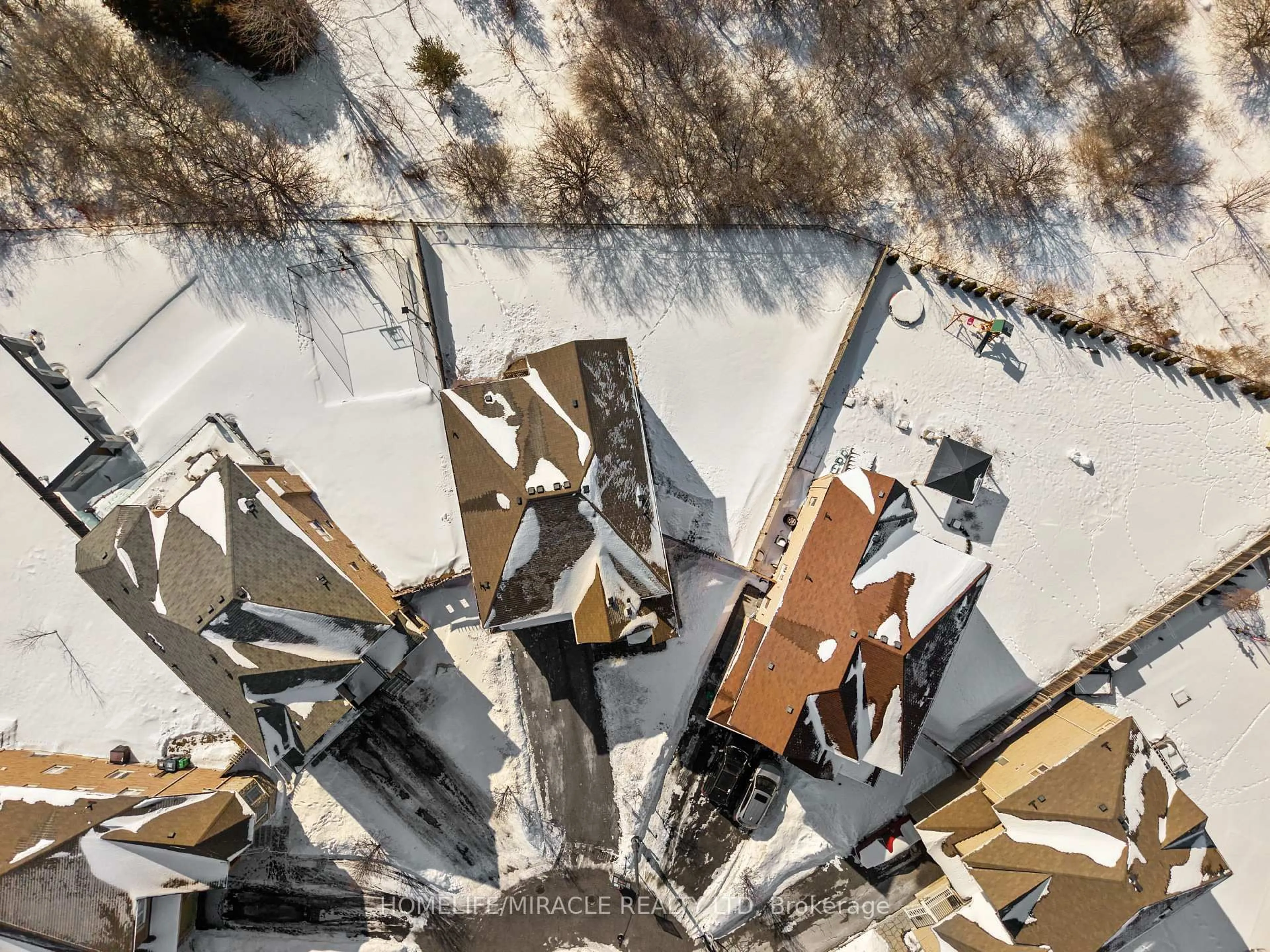 A pic from outside/outdoor area/front of a property/back of a property/a pic from drone, street for 8 Everlasting Crt, Brampton Ontario M9N 3X5