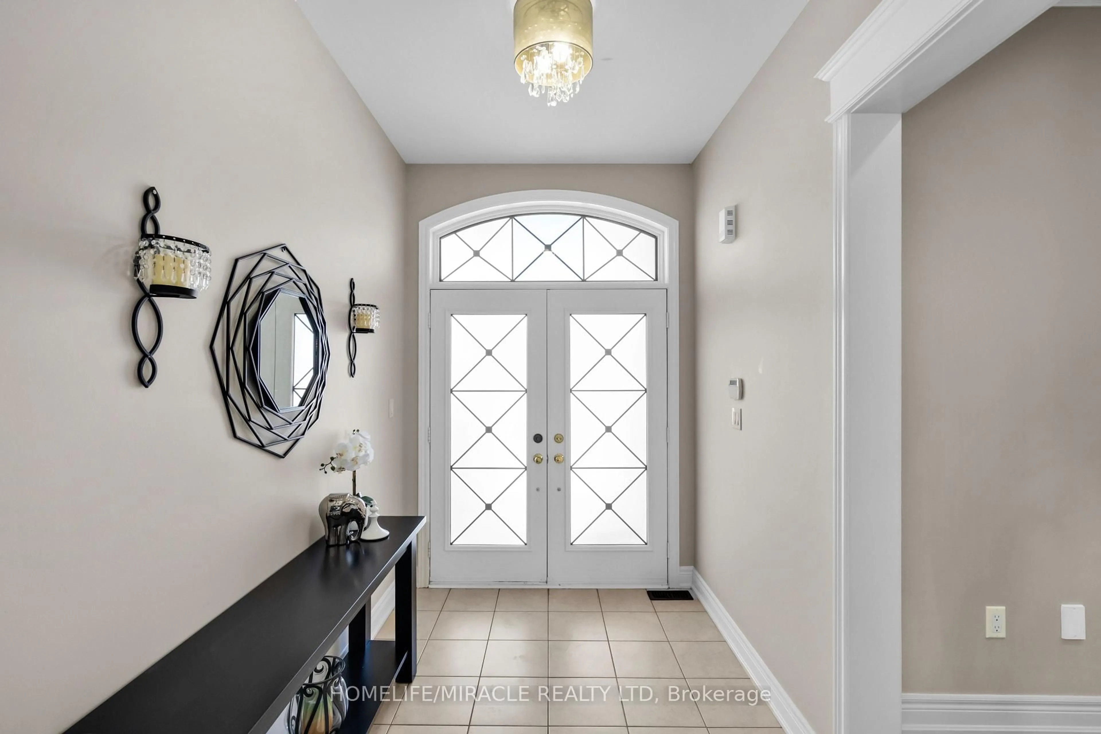 Indoor entryway for 8 Everlasting Crt, Brampton Ontario M9N 3X5