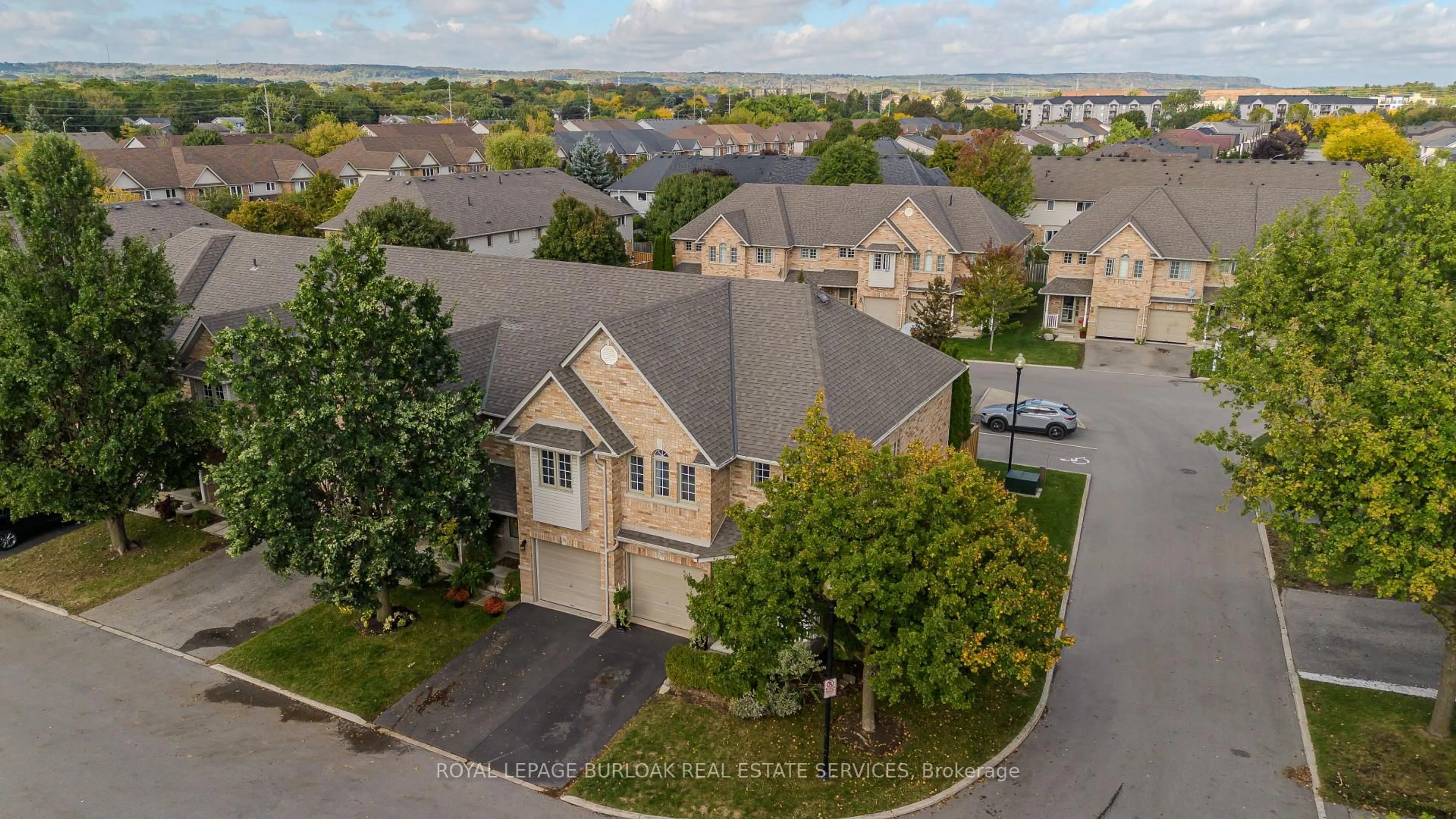 A pic from outside/outdoor area/front of a property/back of a property/a pic from drone, street for 1283 Blanshard Dr #35, Burlington Ontario L7M 4T9