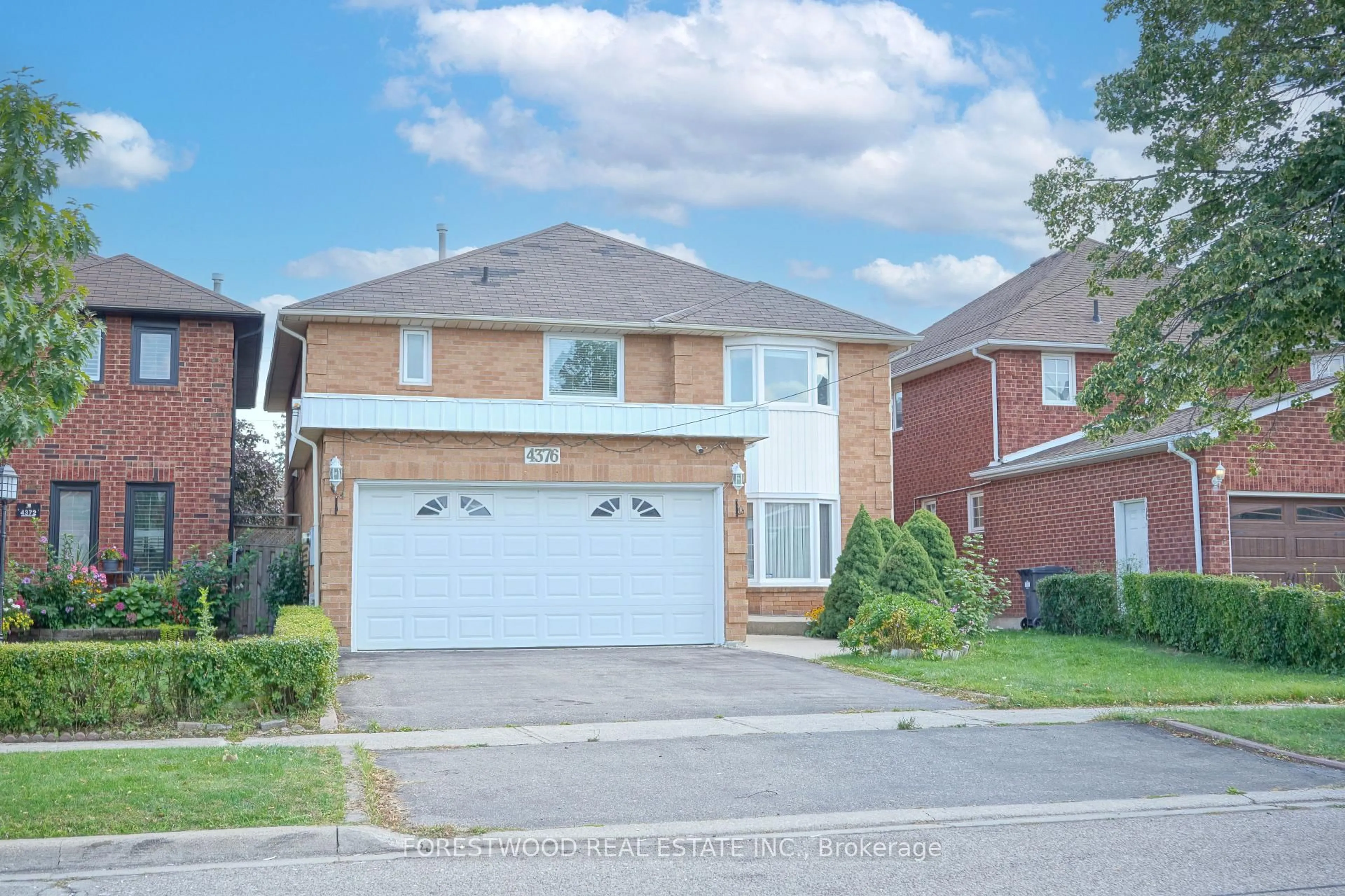 Home with brick exterior material, street for 4376 Guildwood Way, Mississauga Ontario L5R 2A4