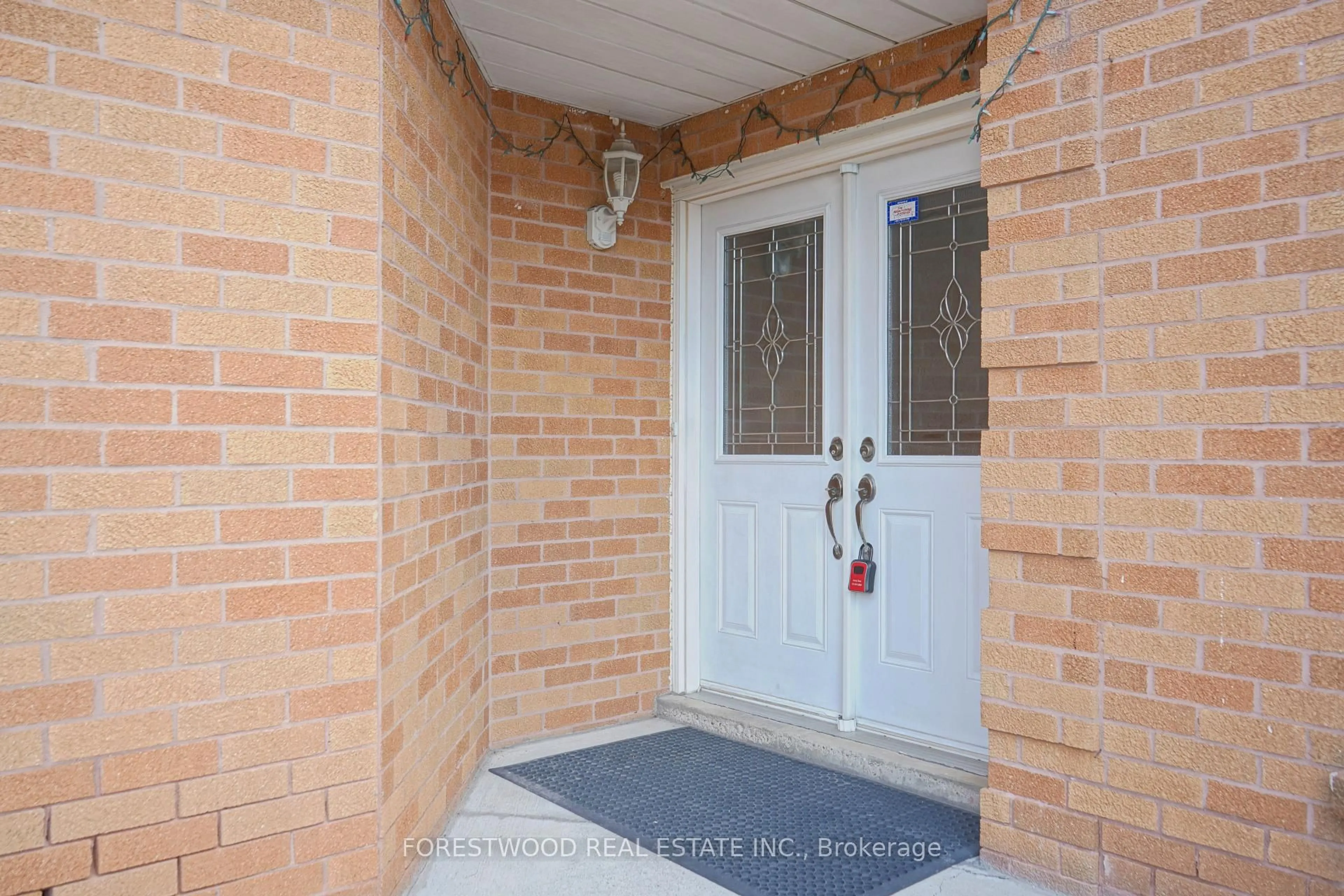 Indoor entryway for 4376 Guildwood Way, Mississauga Ontario L5R 2A4