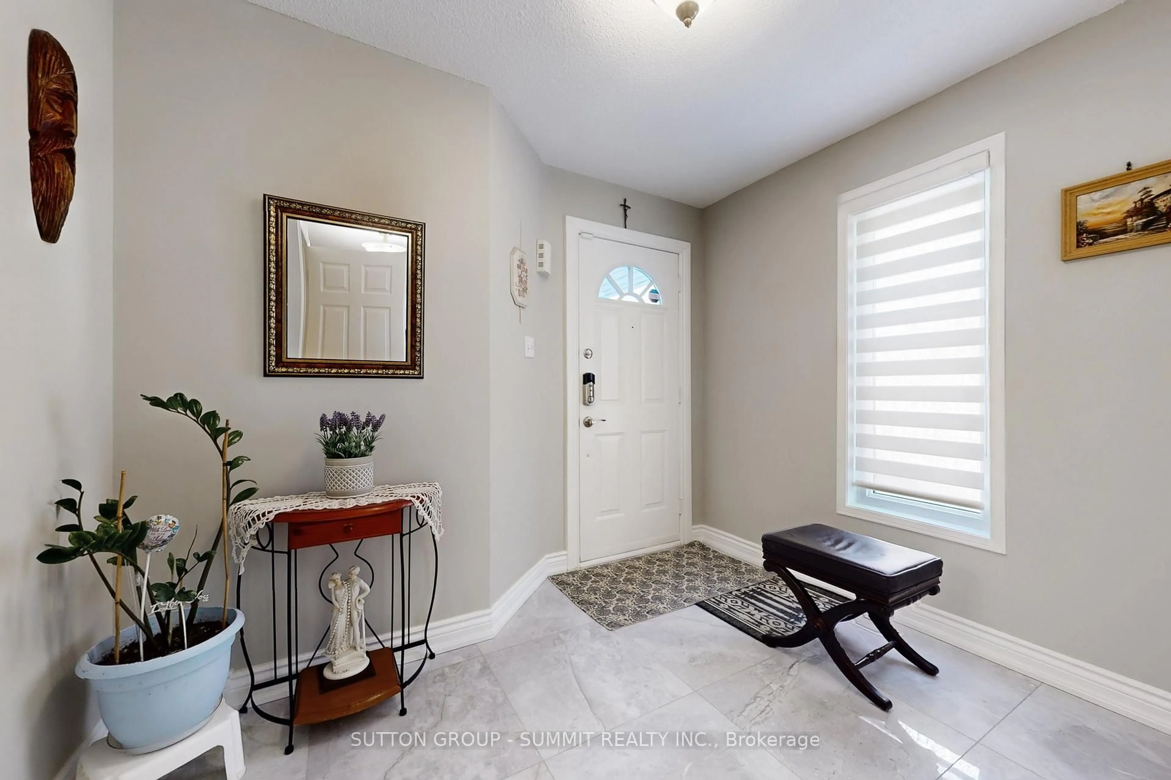 Indoor entryway for 1249 Foxglove Pl, Mississauga Ontario L5V 2N3