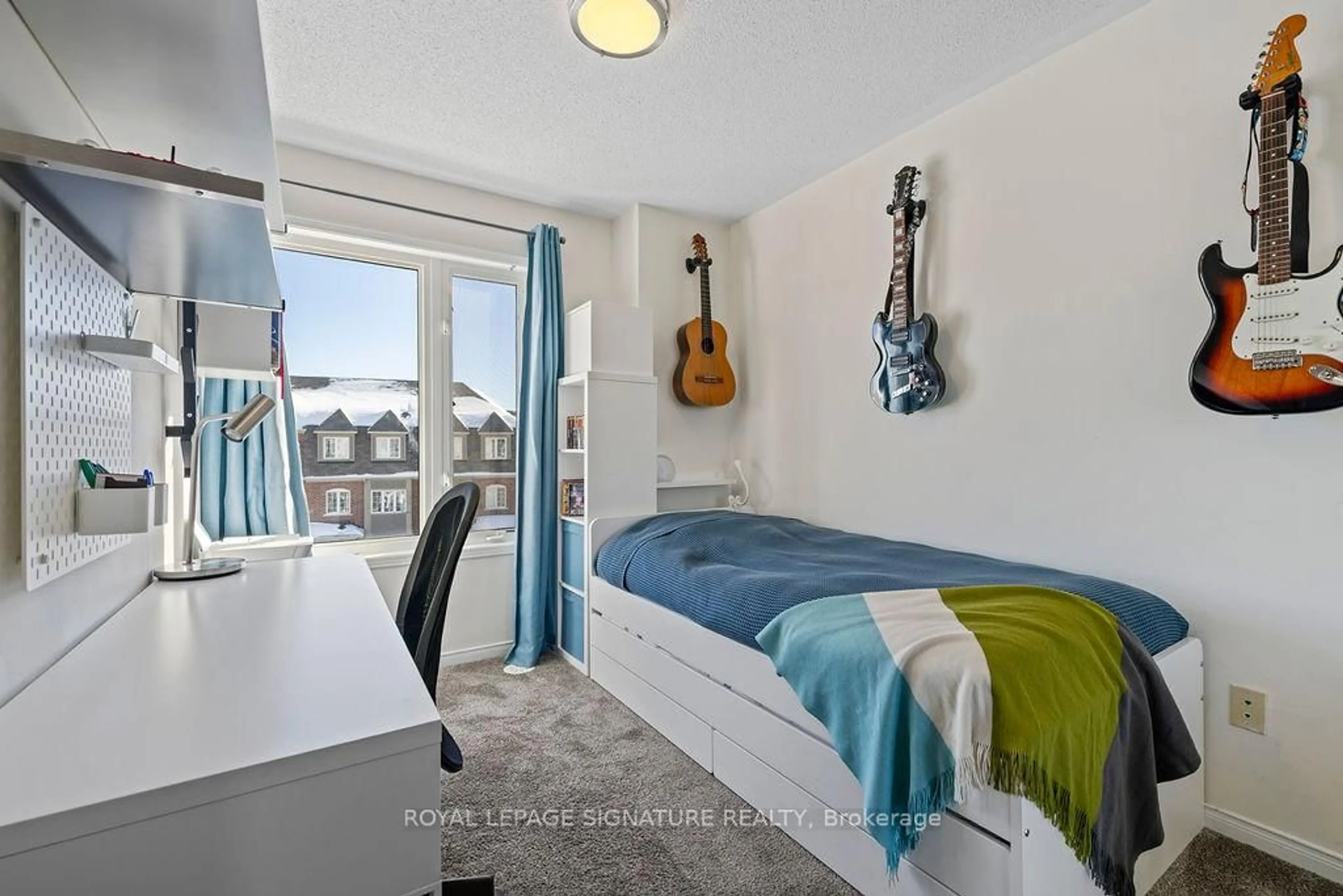 Bedroom with bed, unknown for 3025 Destination Dr #1, Mississauga Ontario L5M 0P3