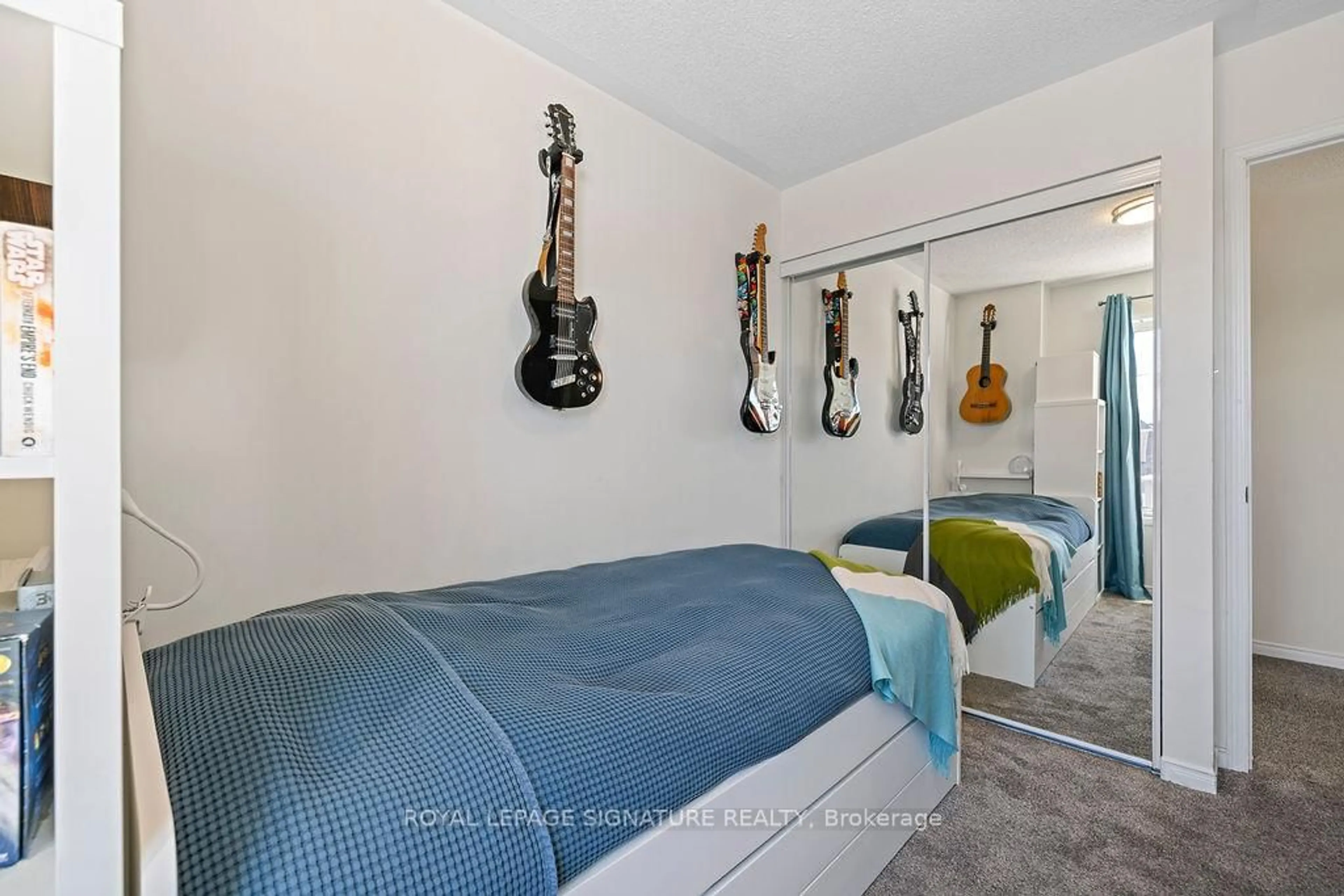 Bedroom with bed, unknown for 3025 Destination Dr #1, Mississauga Ontario L5M 0P3