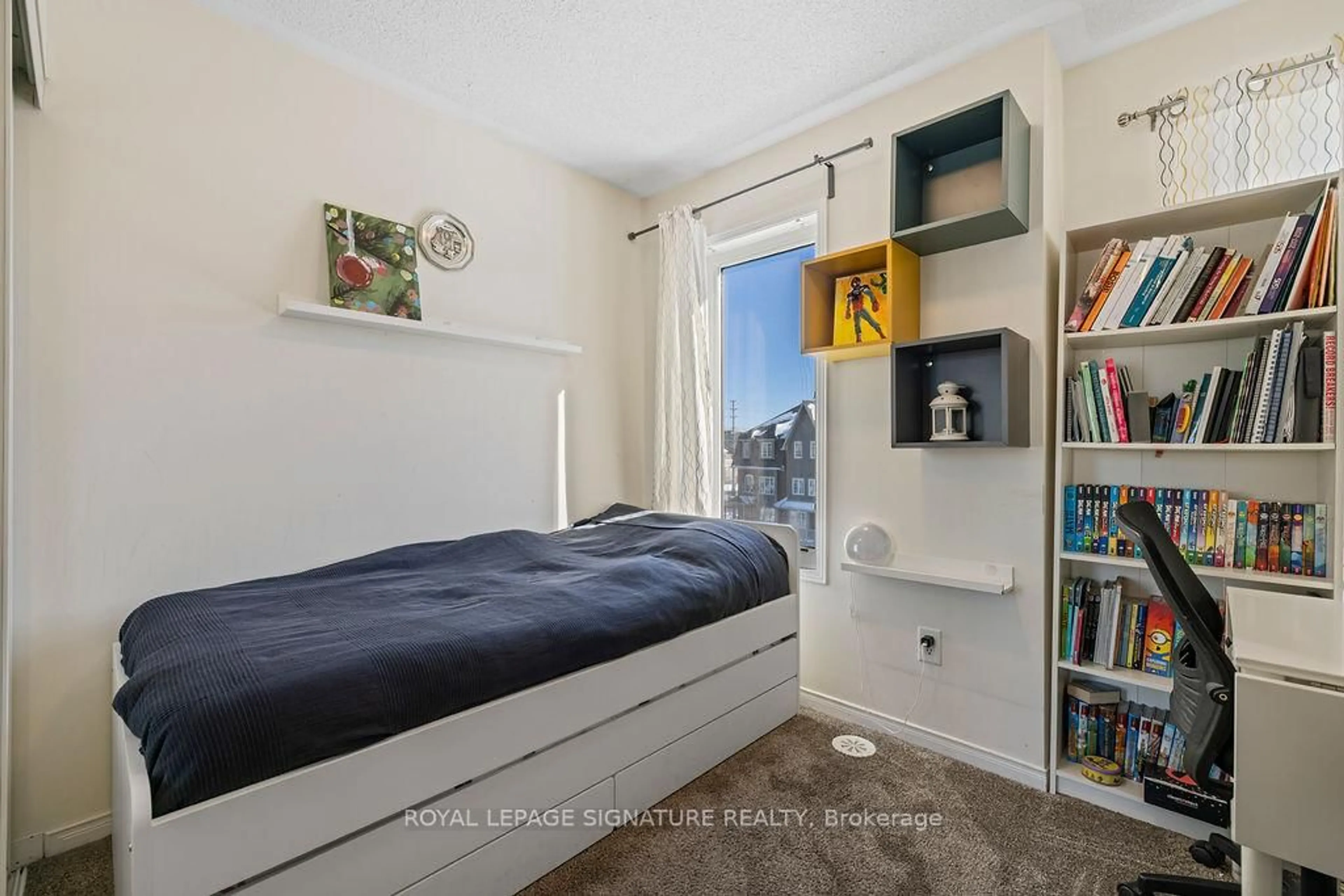 Bedroom with bed, unknown for 3025 Destination Dr #1, Mississauga Ontario L5M 0P3