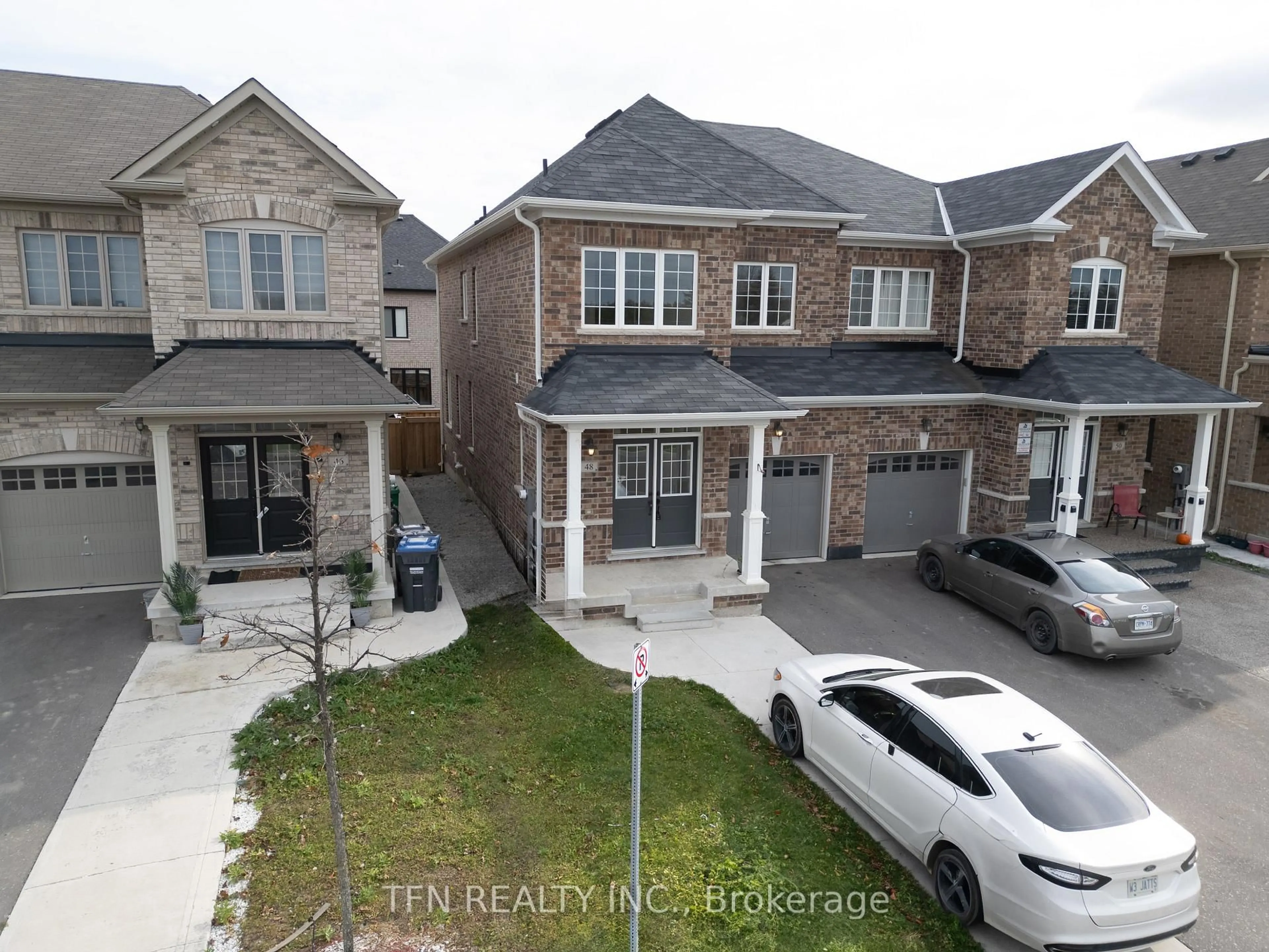 A pic from outside/outdoor area/front of a property/back of a property/a pic from drone, street for 48 Boathouse Rd, Brampton Ontario L7A 5B7