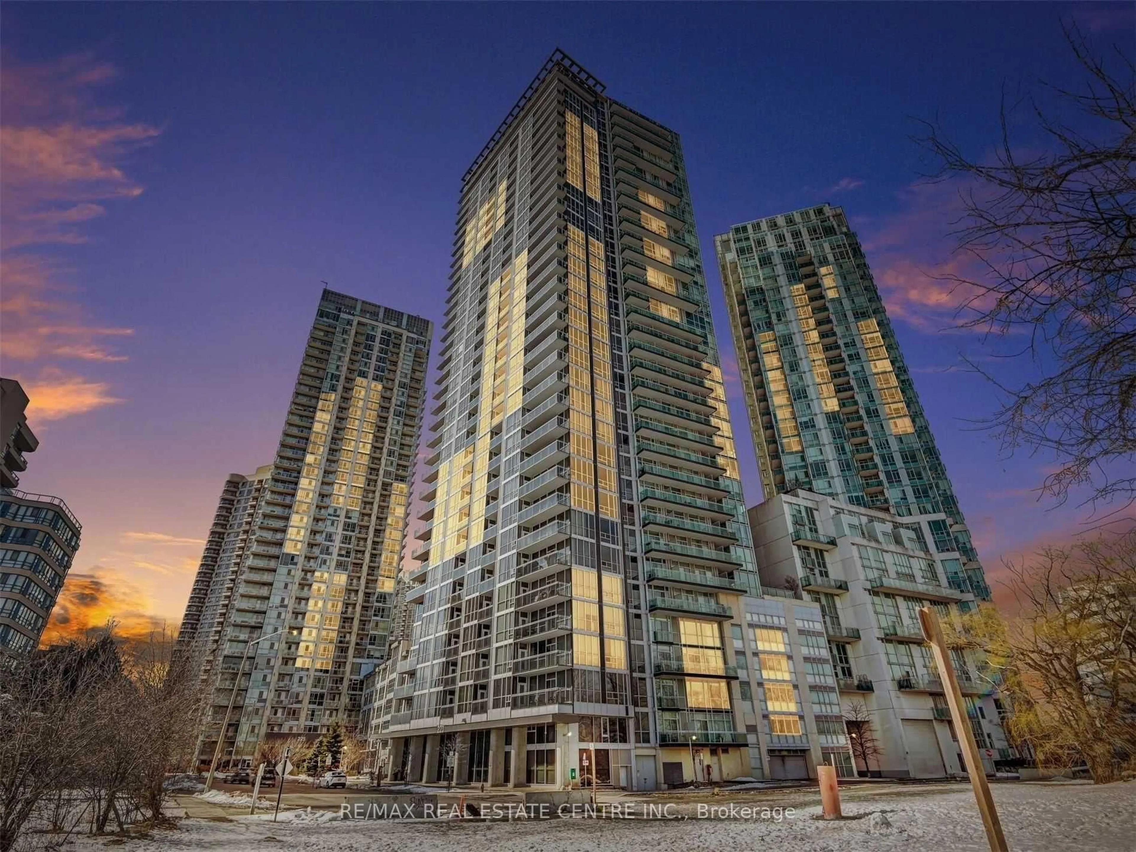 Indoor foyer for 223 Webb Dr #2209, Mississauga Ontario L5B 0E8