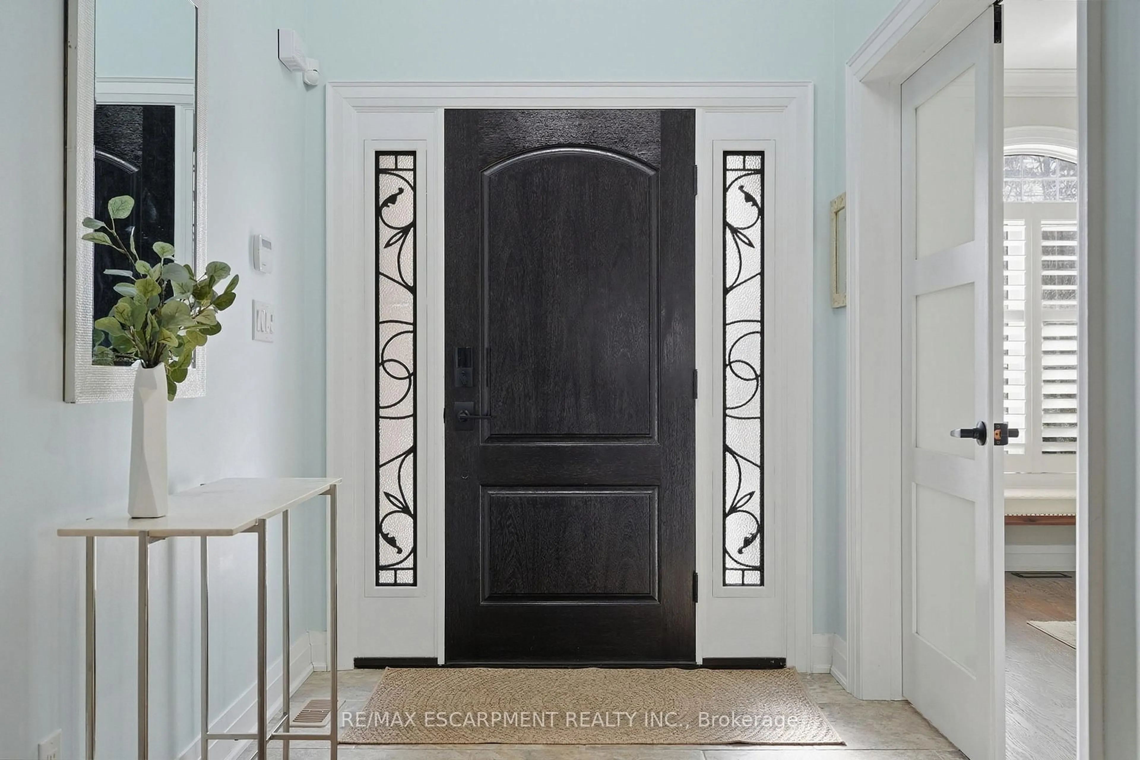 Indoor entryway for 1159 Alexandra Ave, Mississauga Ontario L5E 2A4