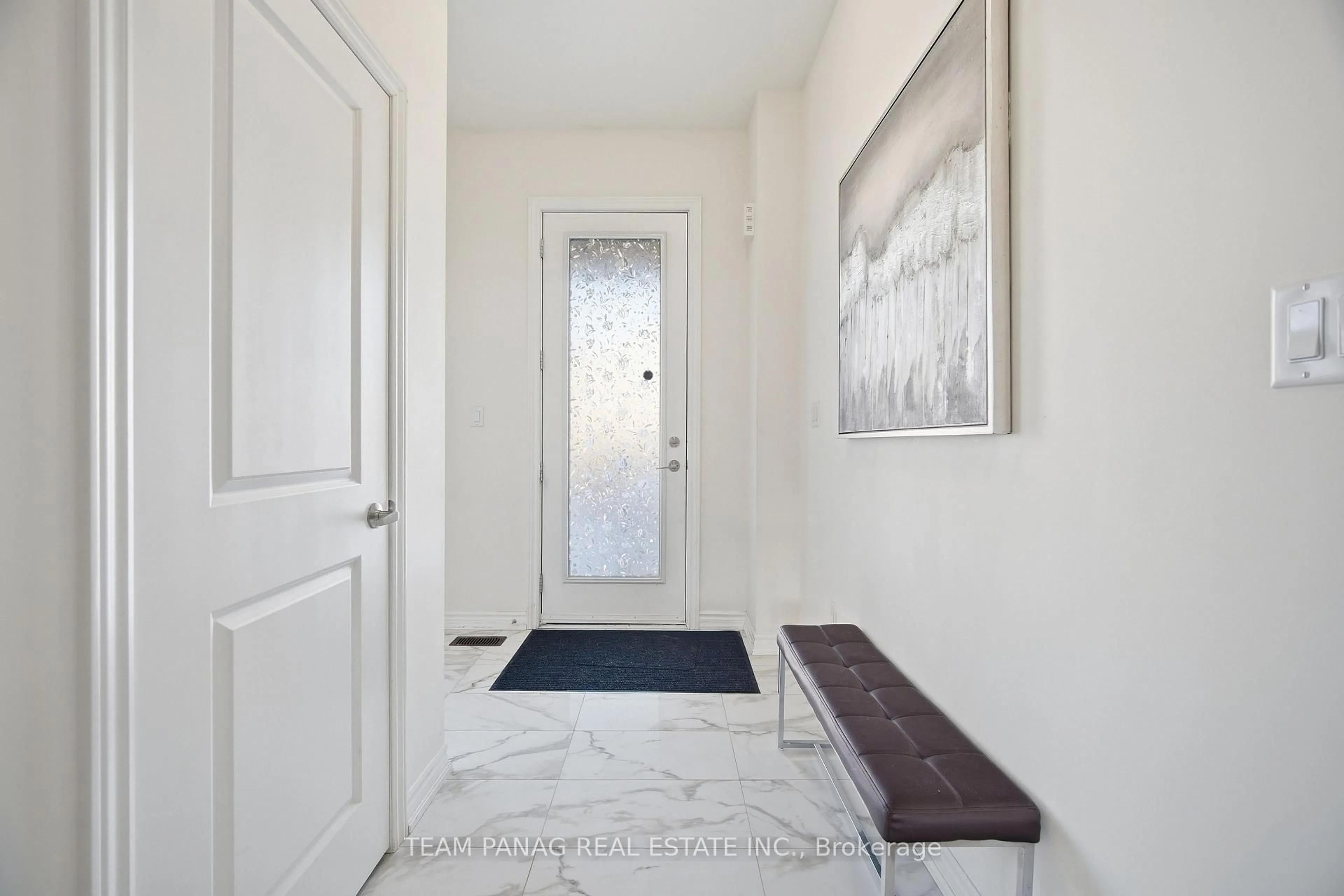 Indoor entryway for 54 Moorcroft Pl, Brampton Ontario L6S 2K9